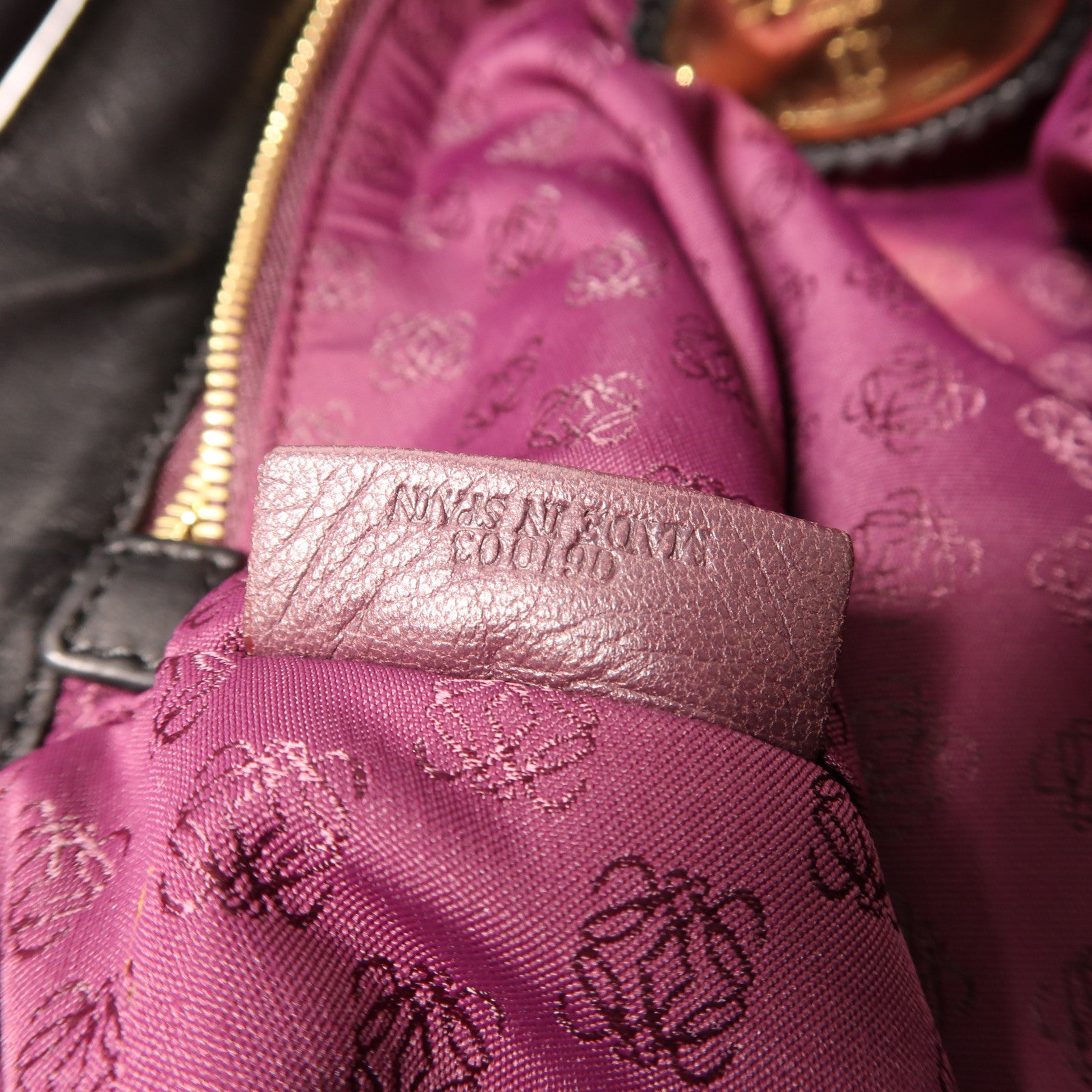 LOEWE 羊皮皮革Tote Bag金扣肩背袋黑色