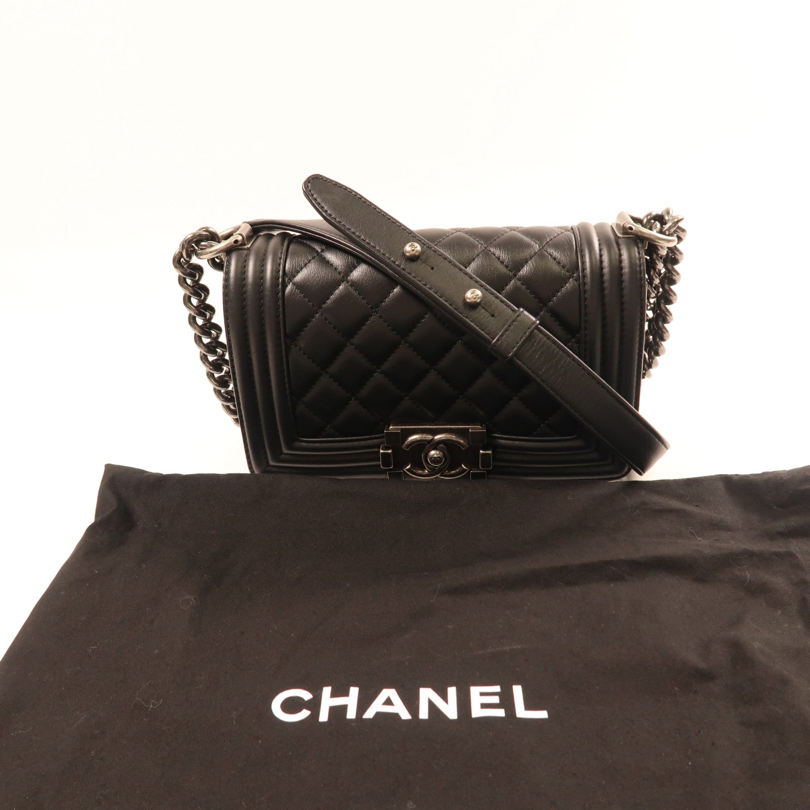 CHANEL 牛皮皮革Boy Chanel 20銀扣鏈帶肩背袋黑色