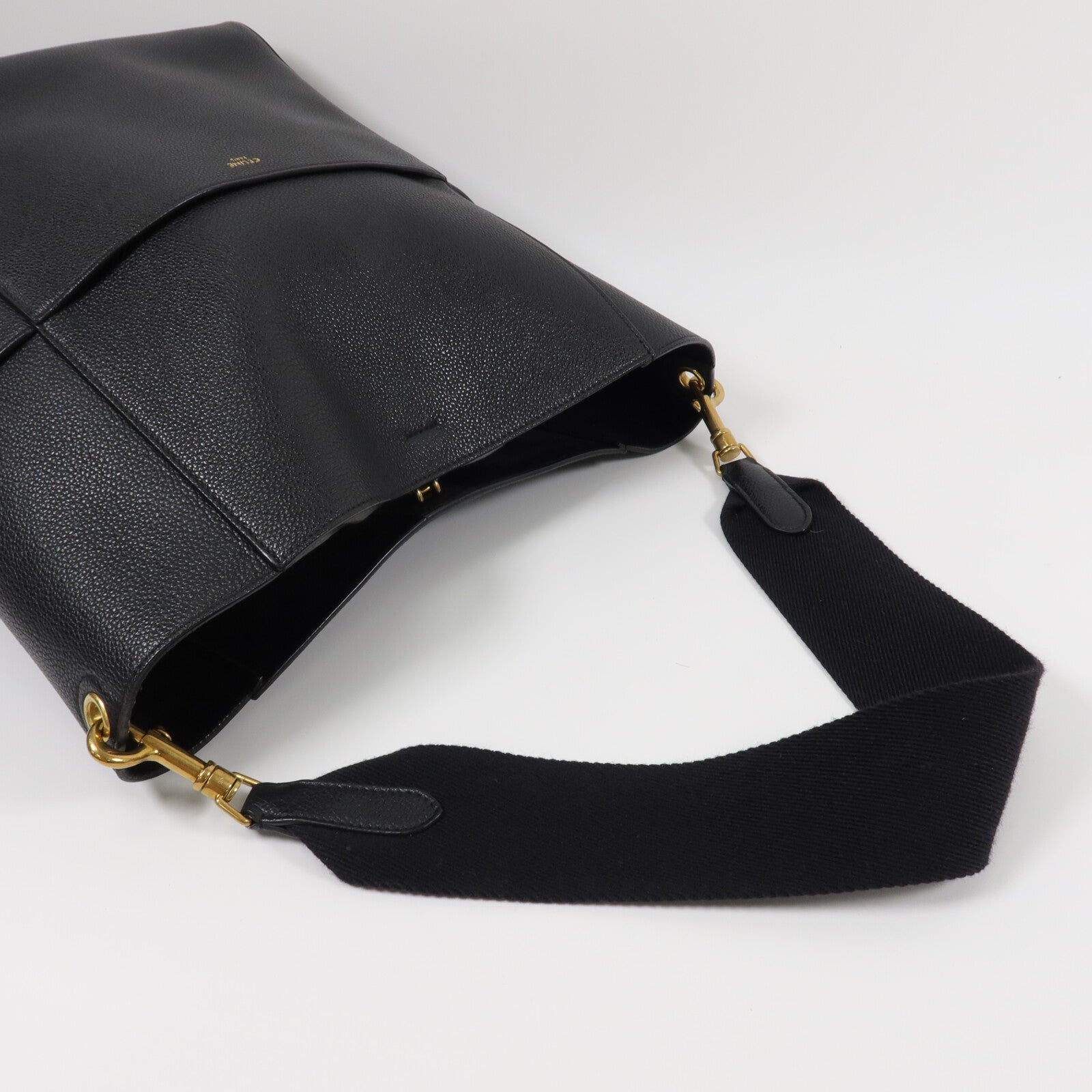 CELINE 牛皮皮革Sangle Bucket Medium肩背袋