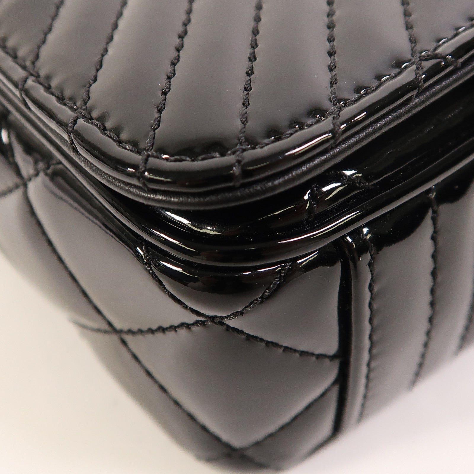 CHANEL 漆皮皮革Coco Boy Flap Bag銀扣鏈帶肩背袋