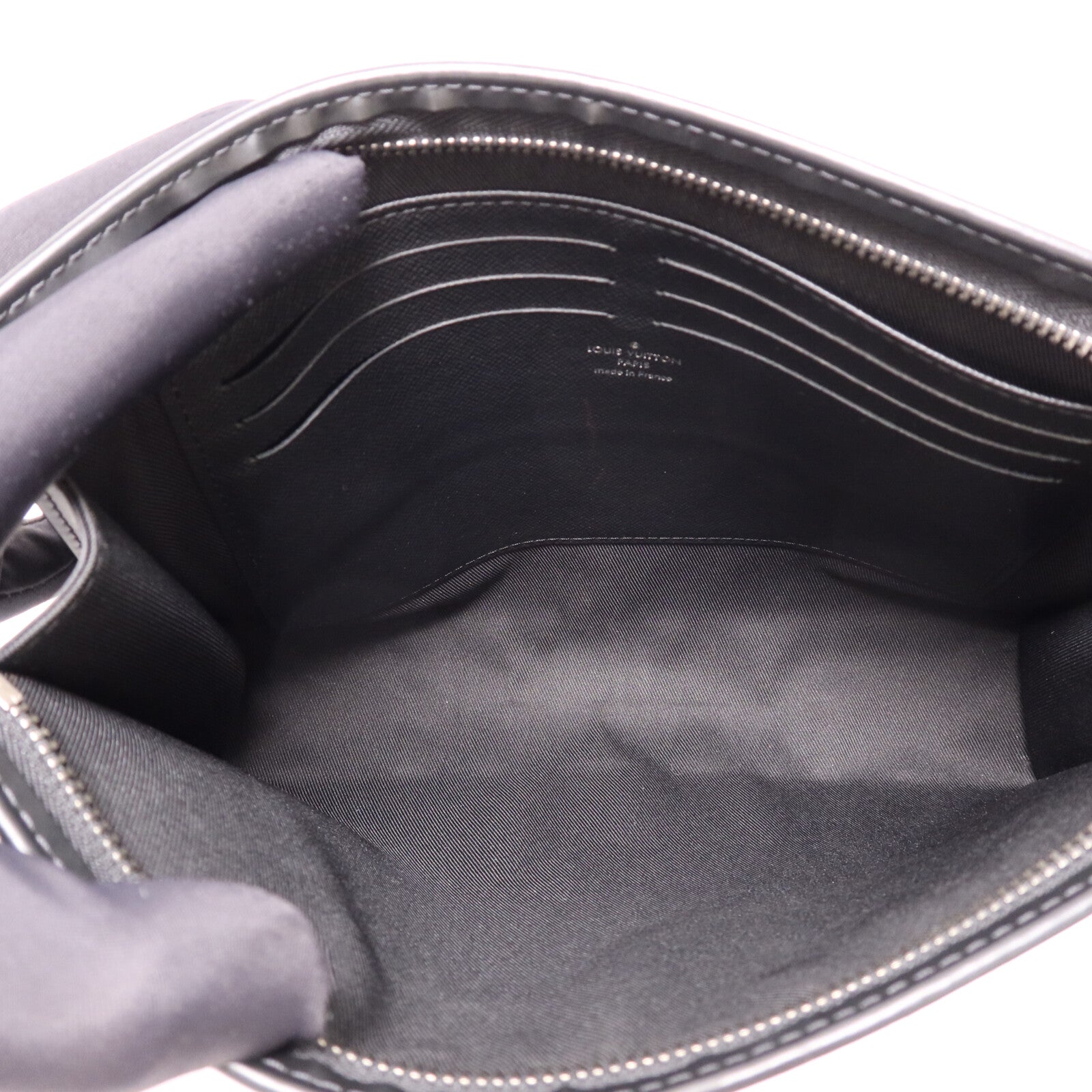LOUIS VUITTON Monogram Eclipse Pochette Voyage MM銀扣手拿包