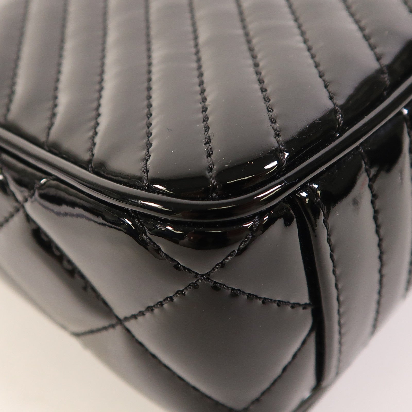 CHANEL 漆皮皮革Coco Boy Flap Bag銀扣鏈帶肩背袋