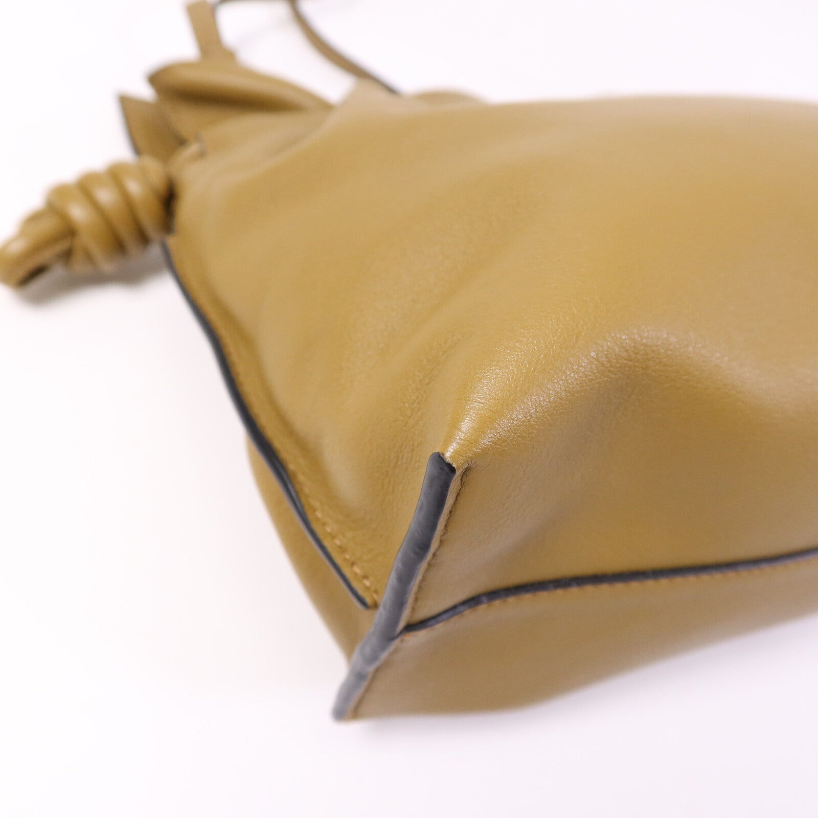 LOEWE 牛皮皮革Flamenco Clutch金扣肩背袋