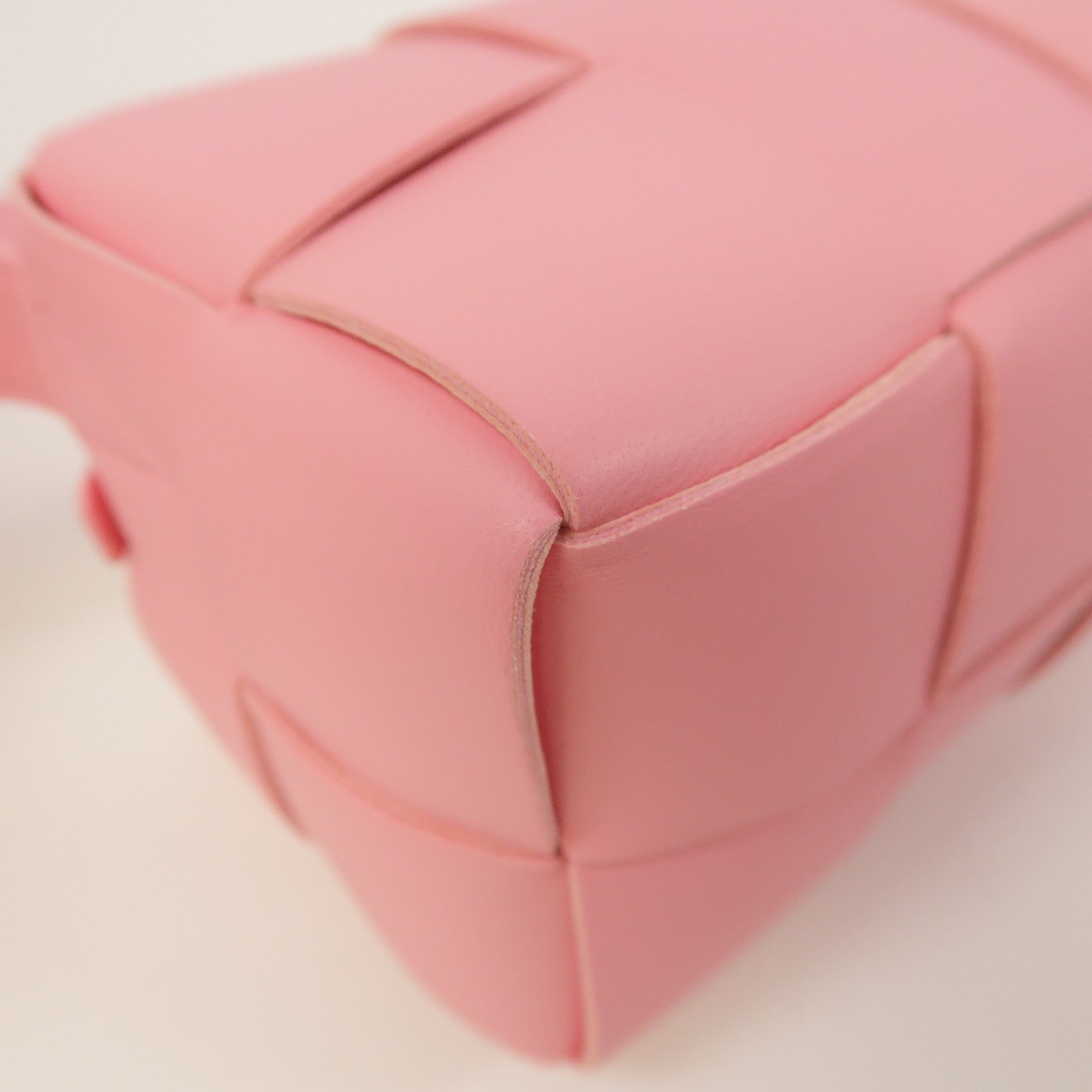 BOTTEGA VENETA 牛皮皮革Small Brick Cassette金扣肩背袋粉紅色