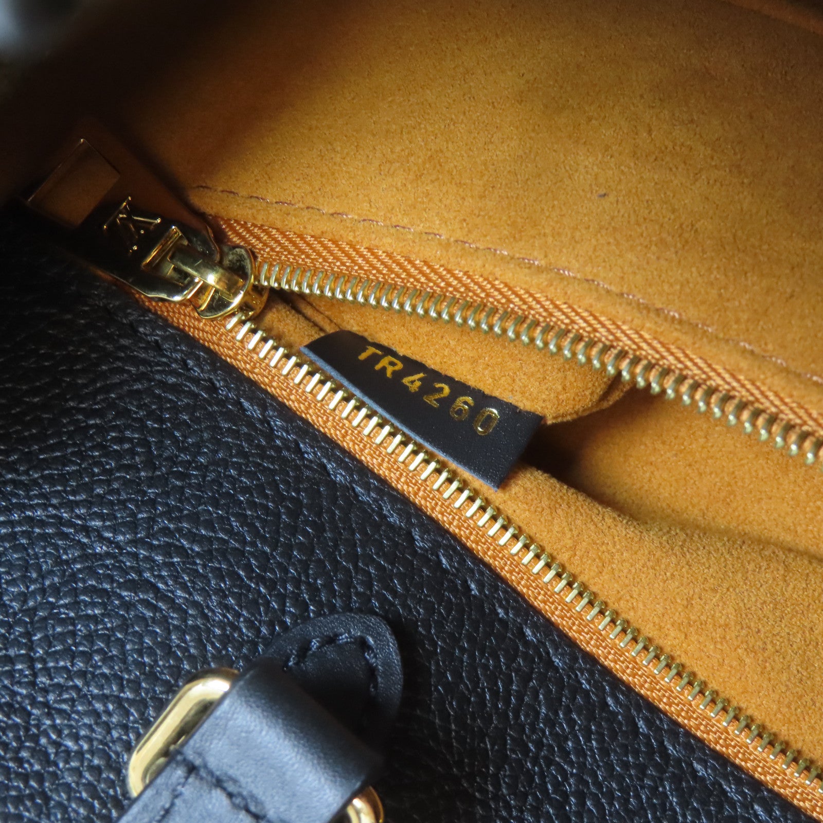 LOUIS VUITTON Monogram Empreinte On The Go MM金扣手挽肩背兩用袋黑色