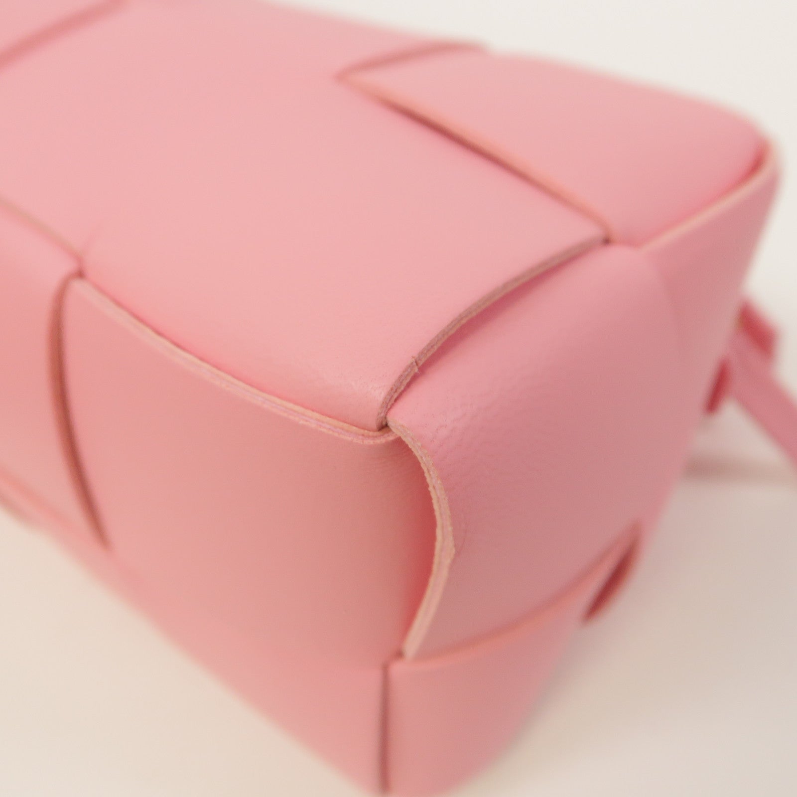 BOTTEGA VENETA 牛皮皮革Small Brick Cassette金扣肩背袋粉紅色