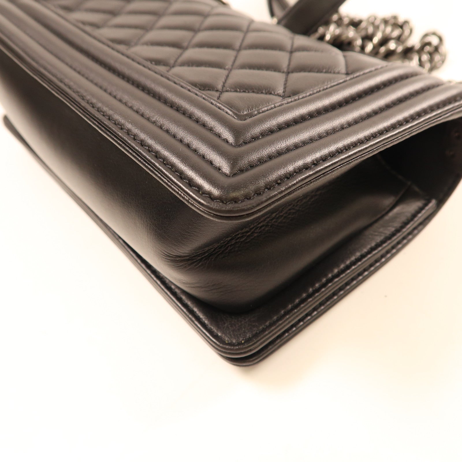 CHANEL 牛皮皮革Boy Chanel 20銀扣鏈帶肩背袋黑色