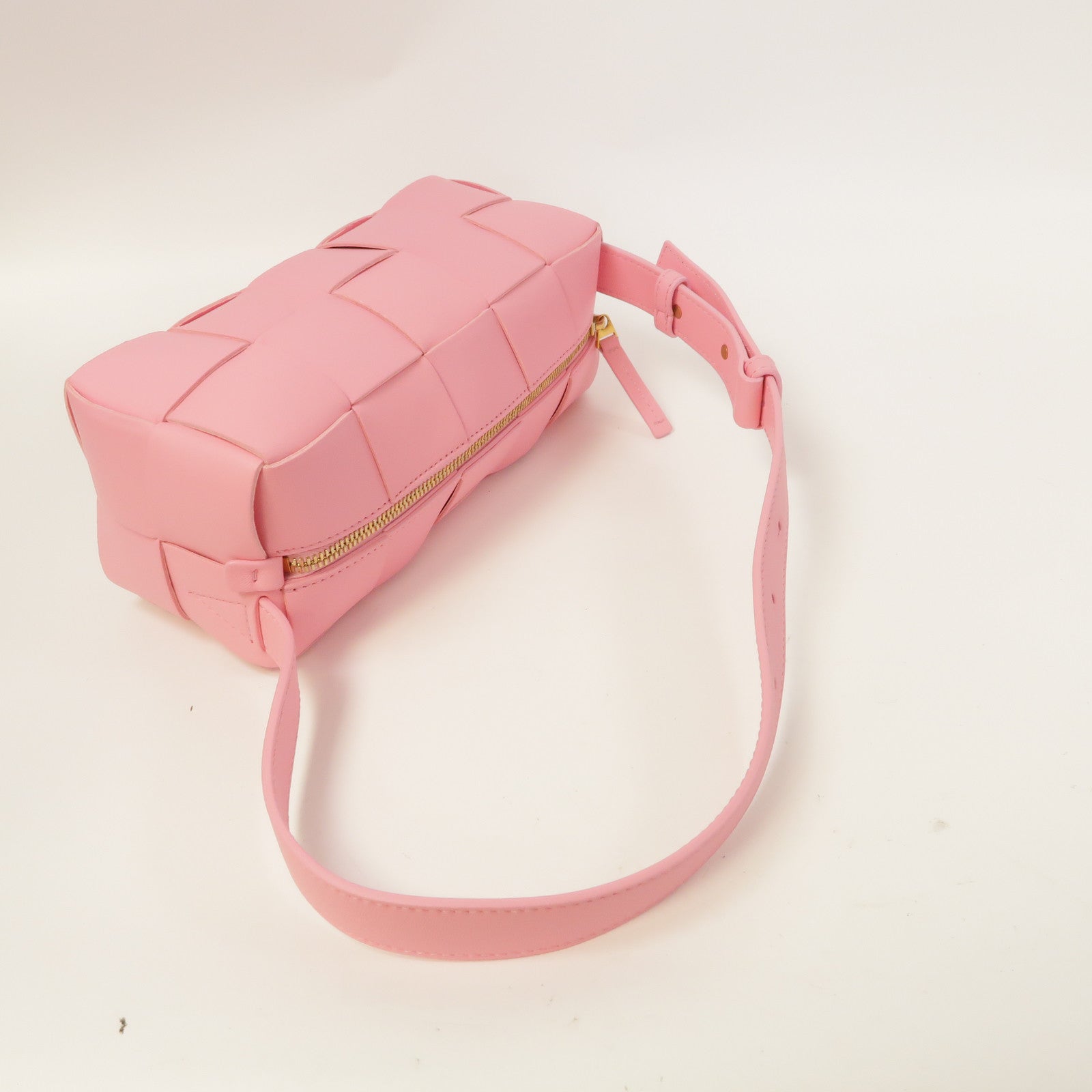 BOTTEGA VENETA 牛皮皮革Small Brick Cassette金扣肩背袋粉紅色