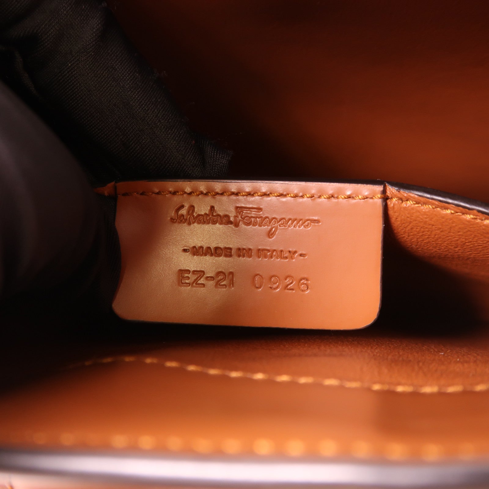 Salvatore Ferragamo 牛皮皮革Shoulder Bag金扣肩背袋