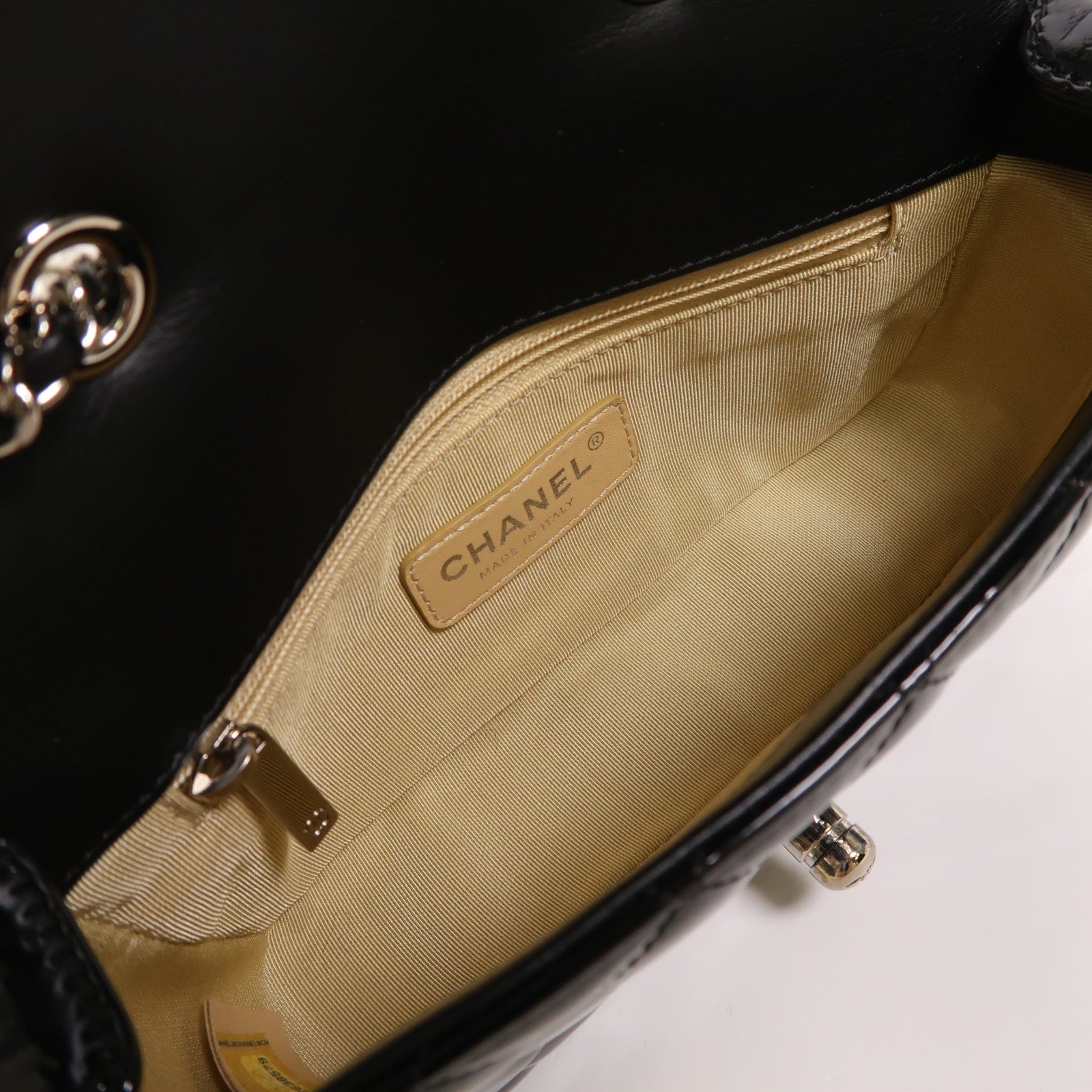 CHANEL 漆皮皮革Coco Boy Flap Bag銀扣鏈帶肩背袋