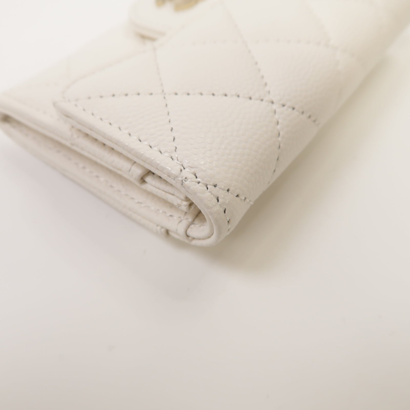 CHANEL 菱格Caviar皮革Card Case金扣卡片套白色