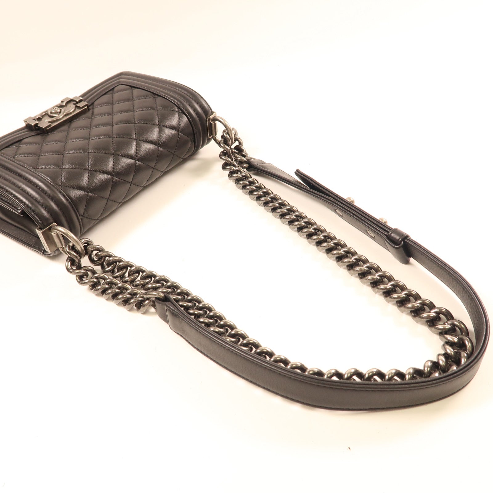 CHANEL 牛皮皮革Boy Chanel 20銀扣鏈帶肩背袋黑色