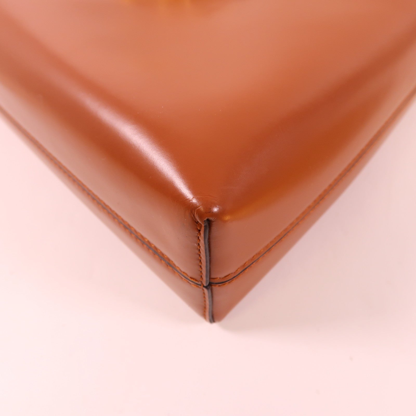 Salvatore Ferragamo 牛皮皮革Shoulder Bag金扣肩背袋
