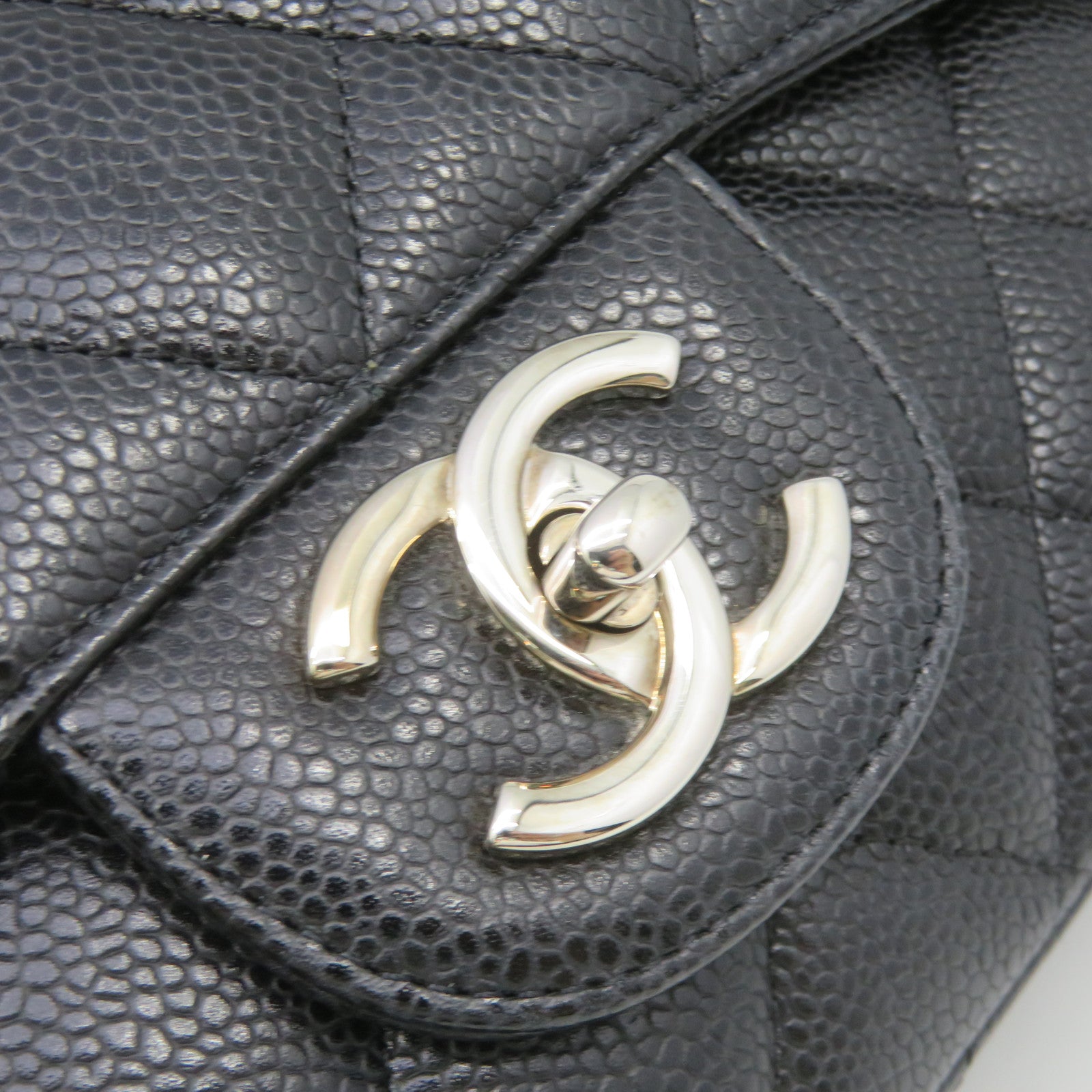 CHANEL Caviar皮革Maxi Jumbo Shoulder Bag银扣链带肩背袋黑色