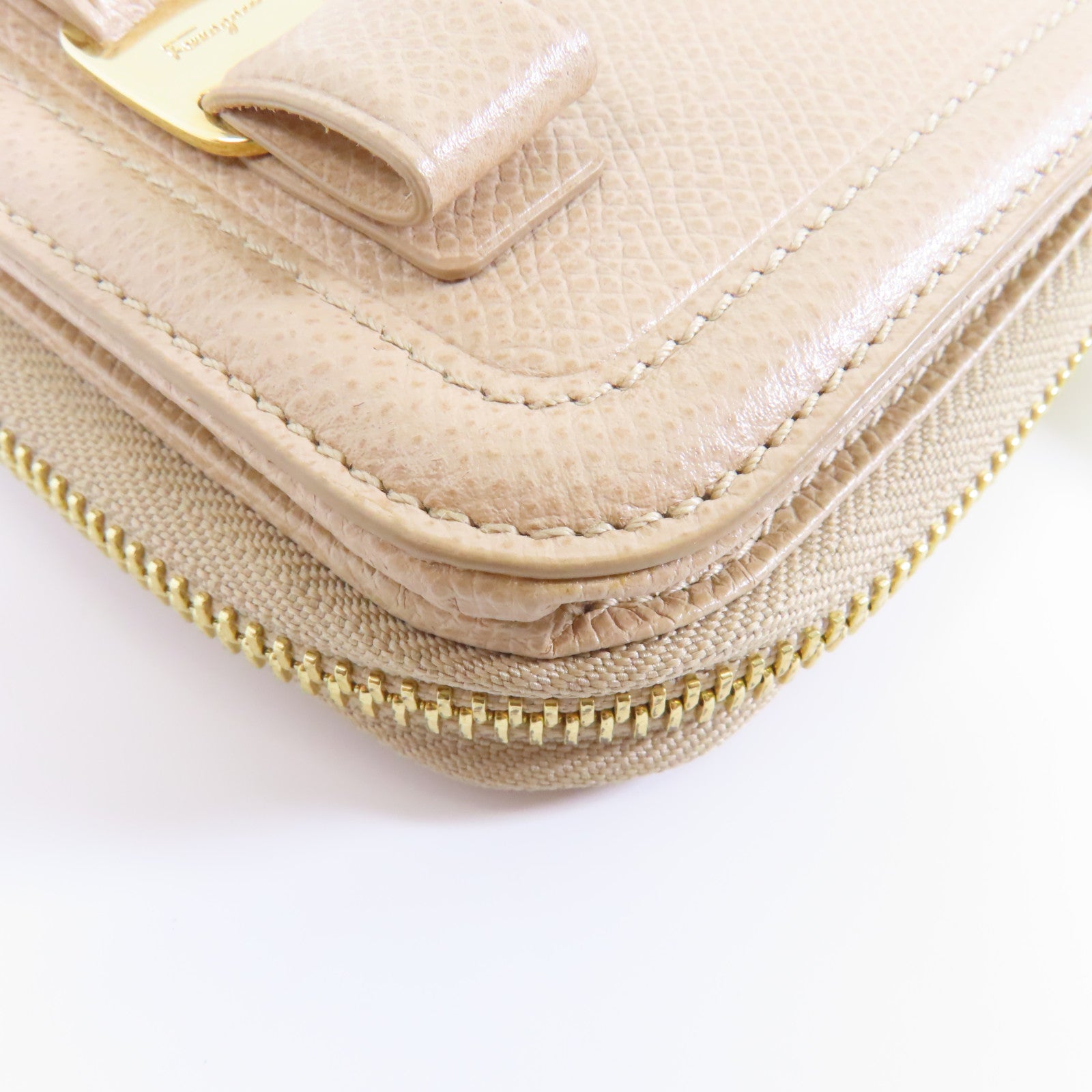 Salvatore Ferragamo 牛皮皮革Zipped Wallet金扣錢包米色
