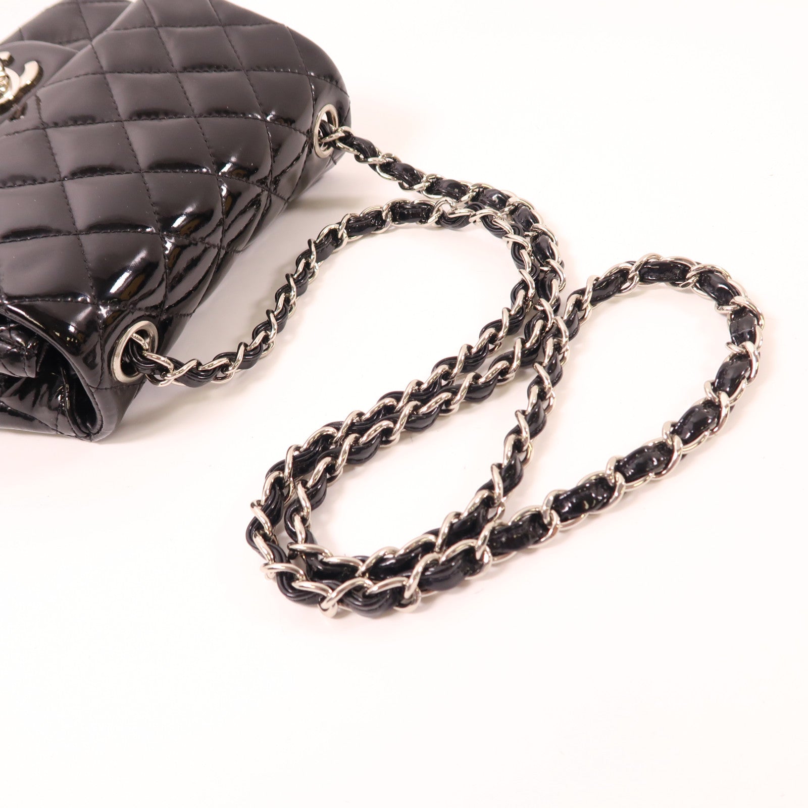 CHANEL 漆皮皮革Classic 17銀扣鏈帶肩背袋
