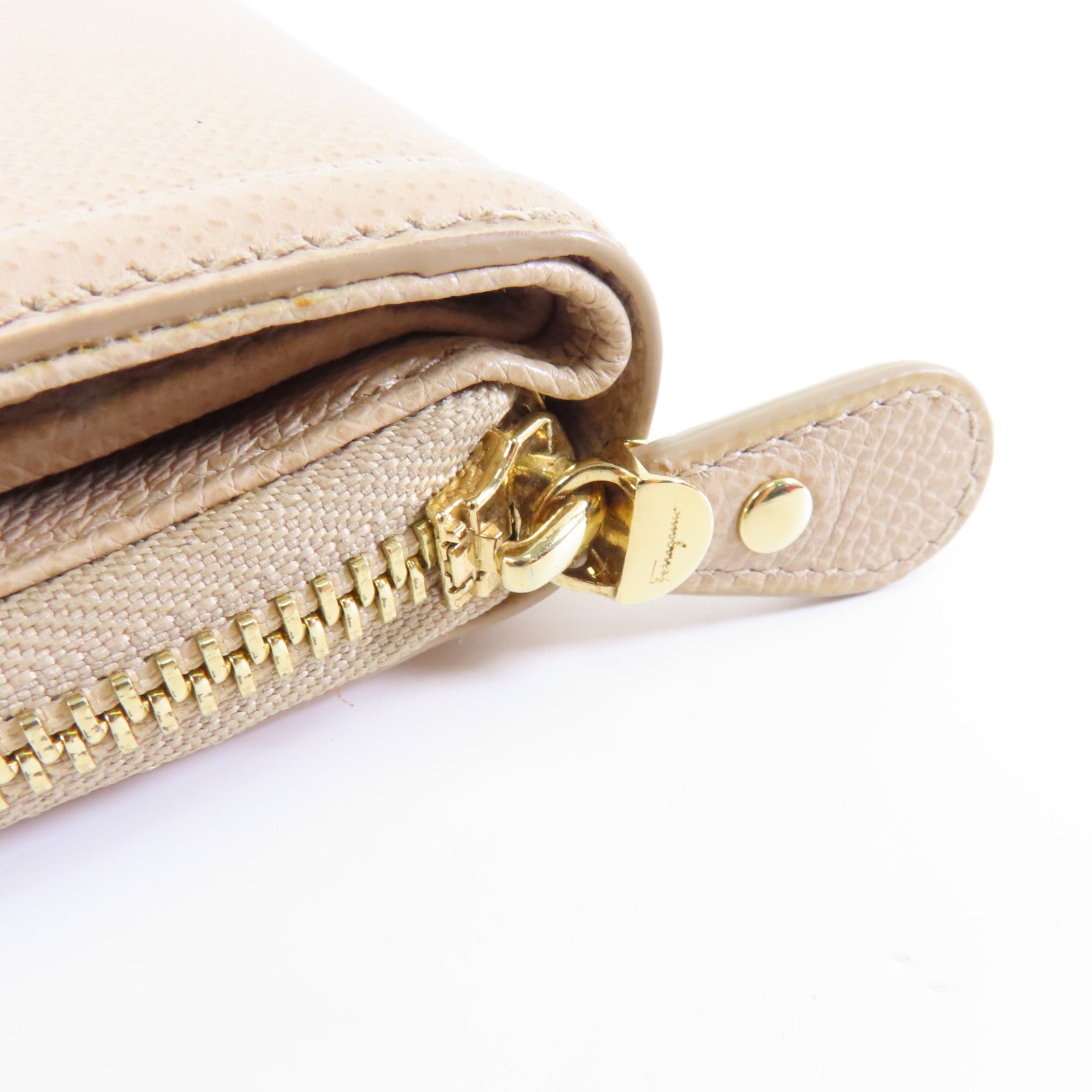 Salvatore Ferragamo 牛皮皮革Zipped Wallet金扣錢包米色