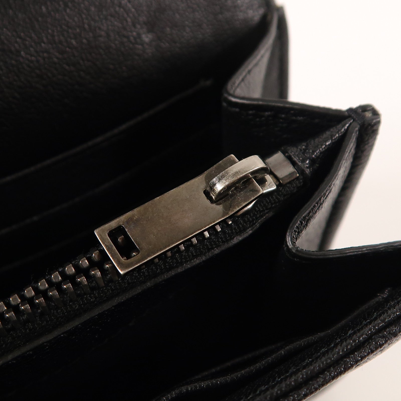 YVES SAINT LAURENT 牛皮皮革Chain Shoulder銀扣鏈帶肩背袋