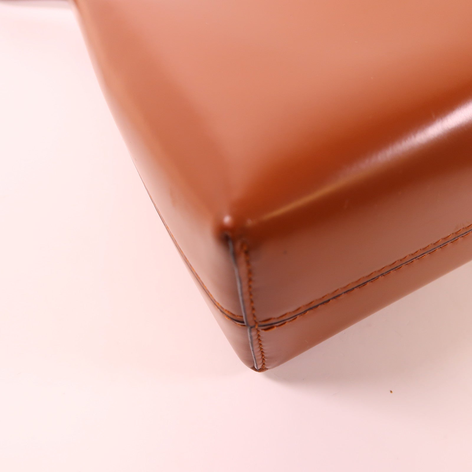 Salvatore Ferragamo 牛皮皮革Shoulder Bag金扣肩背袋
