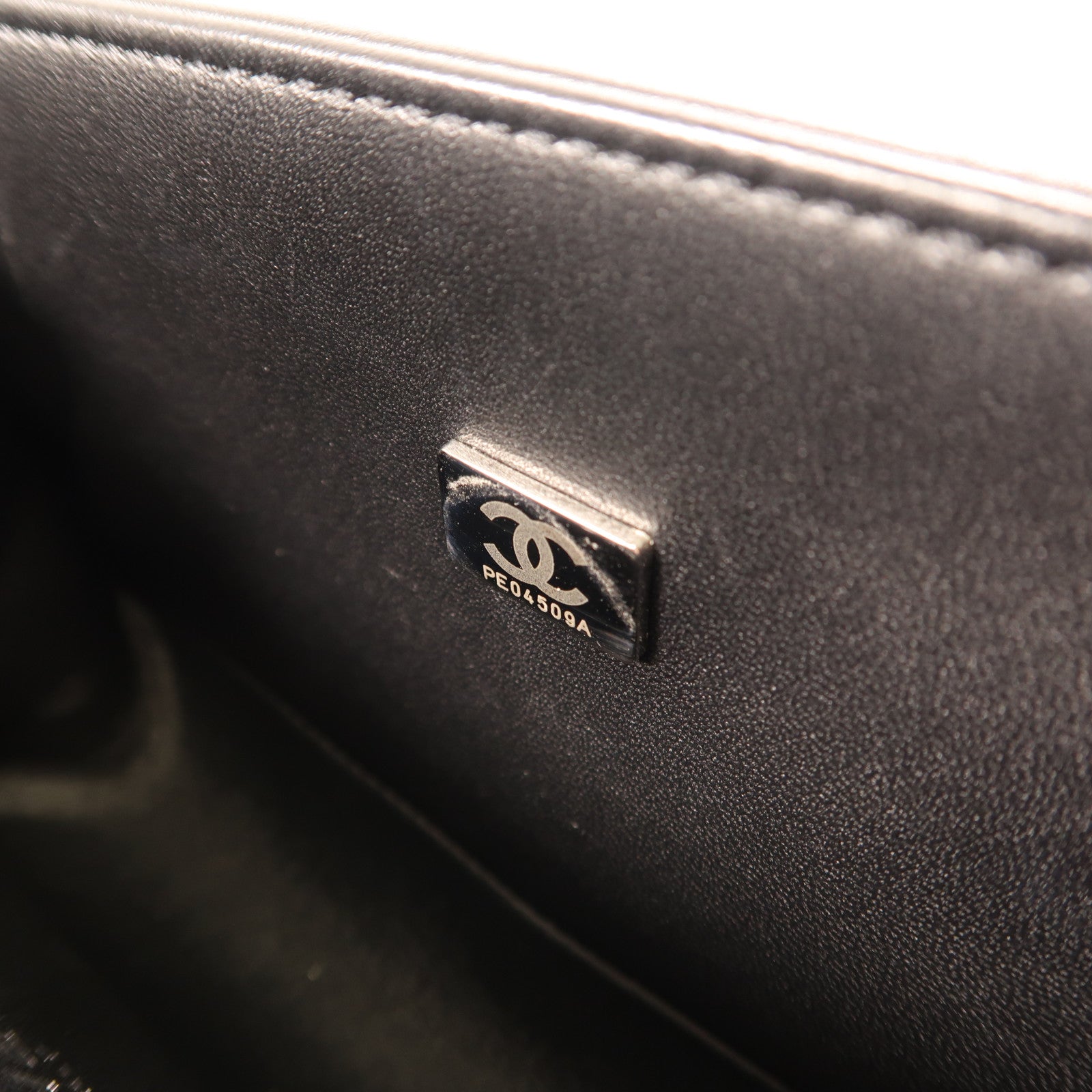 CHANEL 牛皮皮革Boy Chanel 20銀扣鏈帶肩背袋黑色