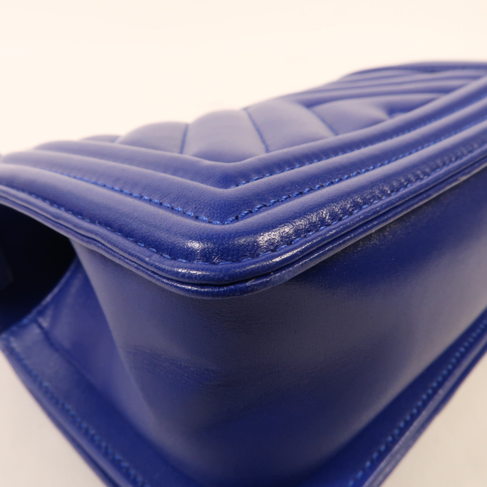 CHANEL 牛皮皮革Boy Chanel 20cm銀扣鏈帶肩背袋