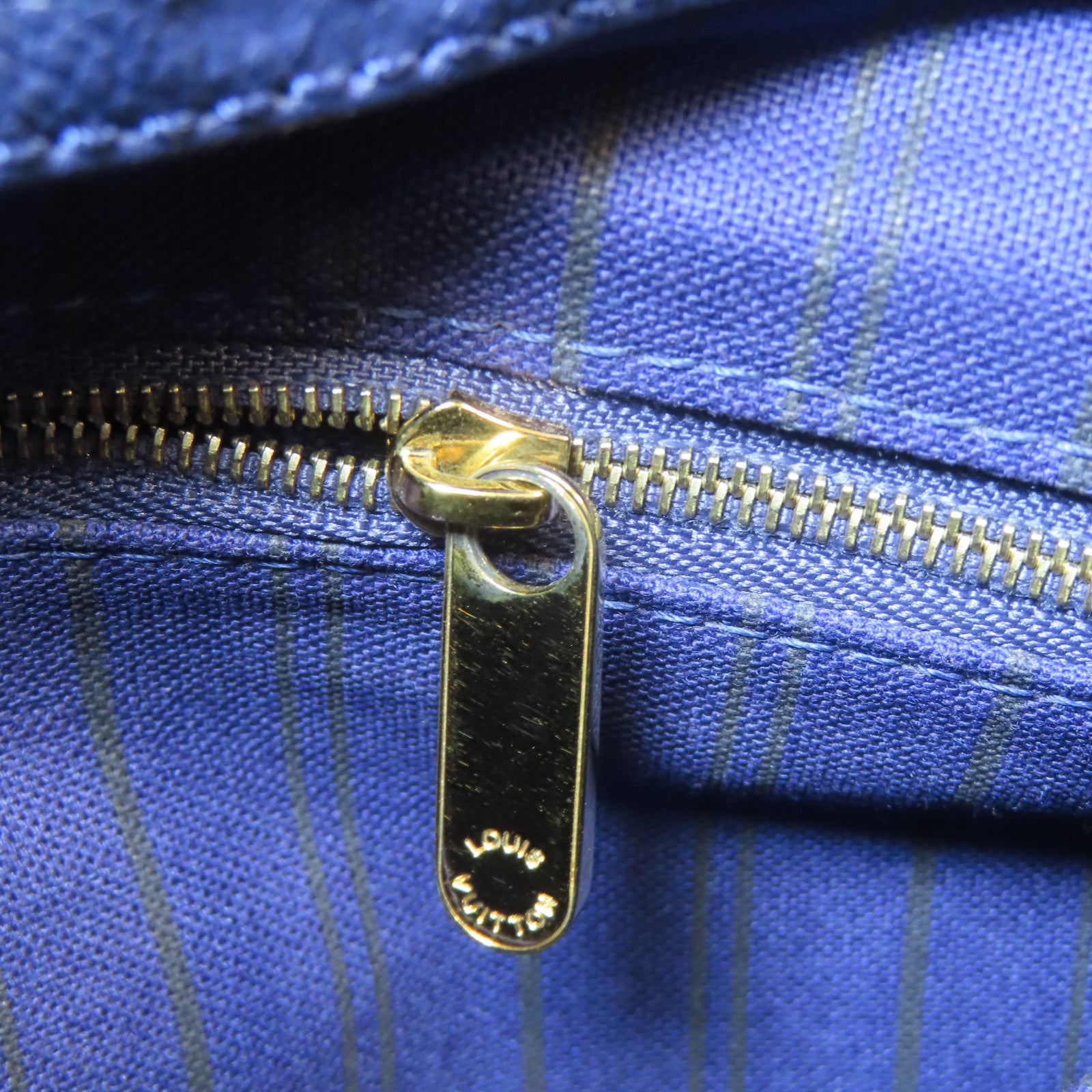 LOUIS VUITTON Monogram Empreinte Artsy MM金扣肩背袋藍色