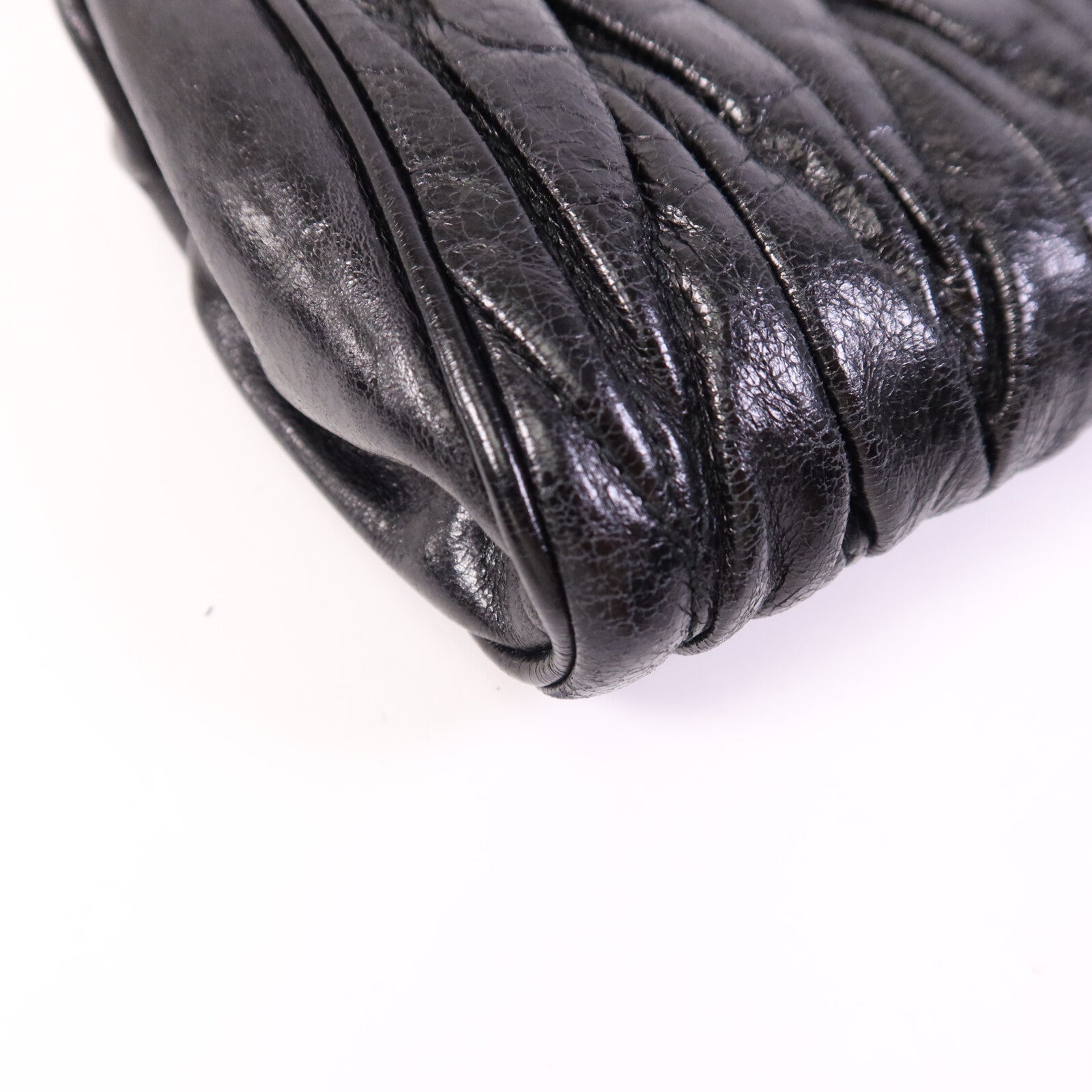 Miu Miu 羊皮皮革Wristlet金扣手拿包