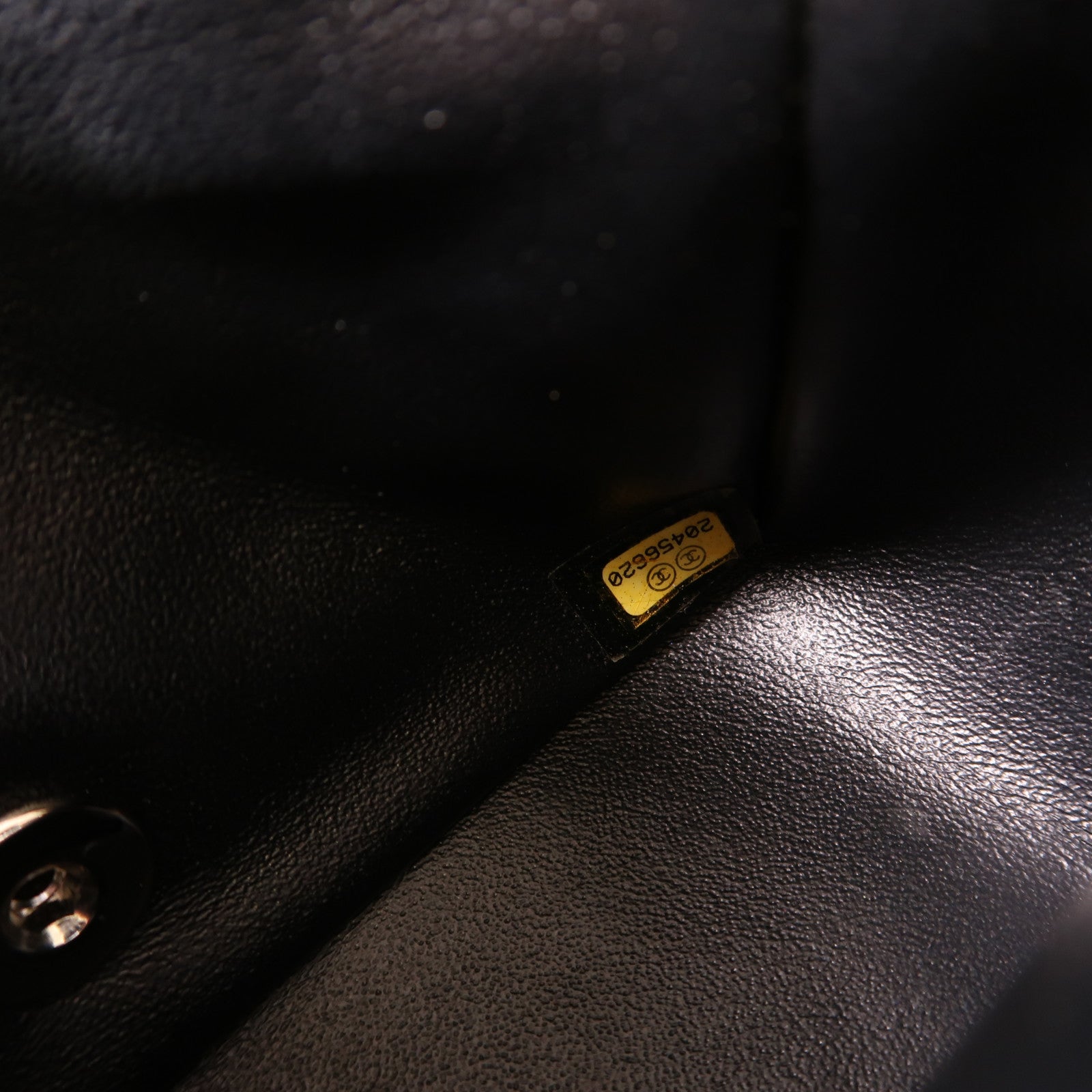 CHANEL 漆皮皮革Classic 17銀扣鏈帶肩背袋