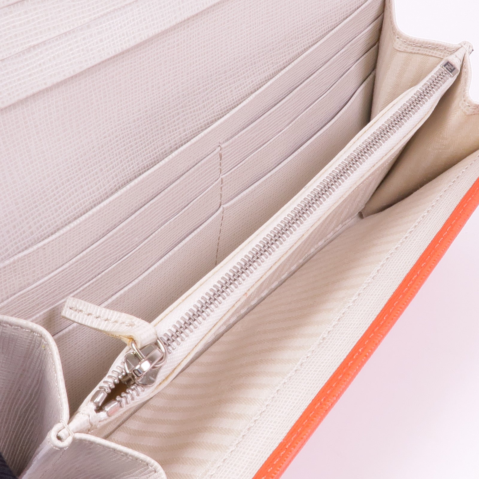 FENDI 皮革Long Wallet銀扣長錢包