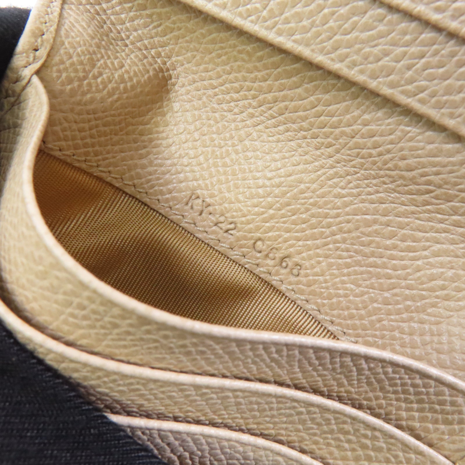 Salvatore Ferragamo 牛皮皮革Zipped Wallet金扣錢包米色