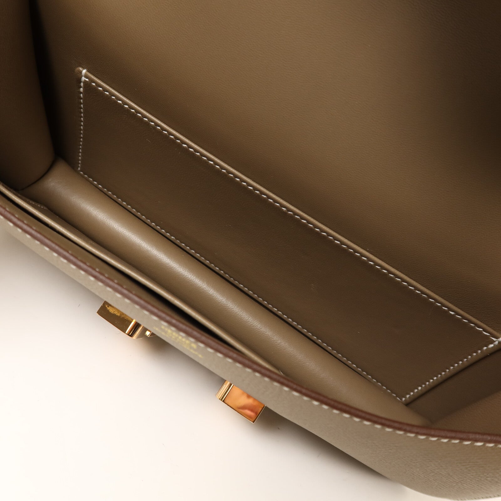 HERMES Epsom皮革Constance Elan金扣肩背袋Etoupe
