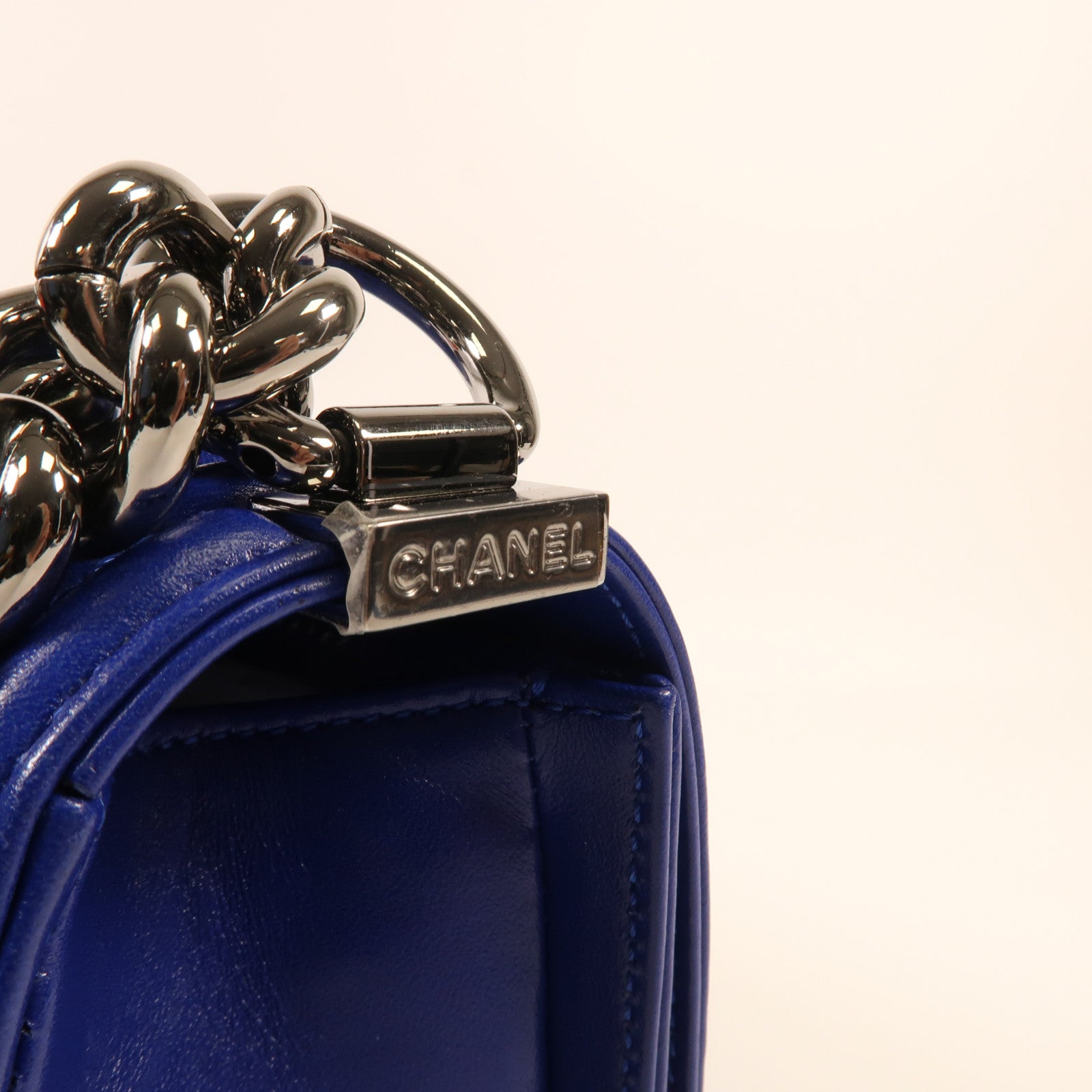 CHANEL 牛皮皮革Boy Chanel 20cm銀扣鏈帶肩背袋