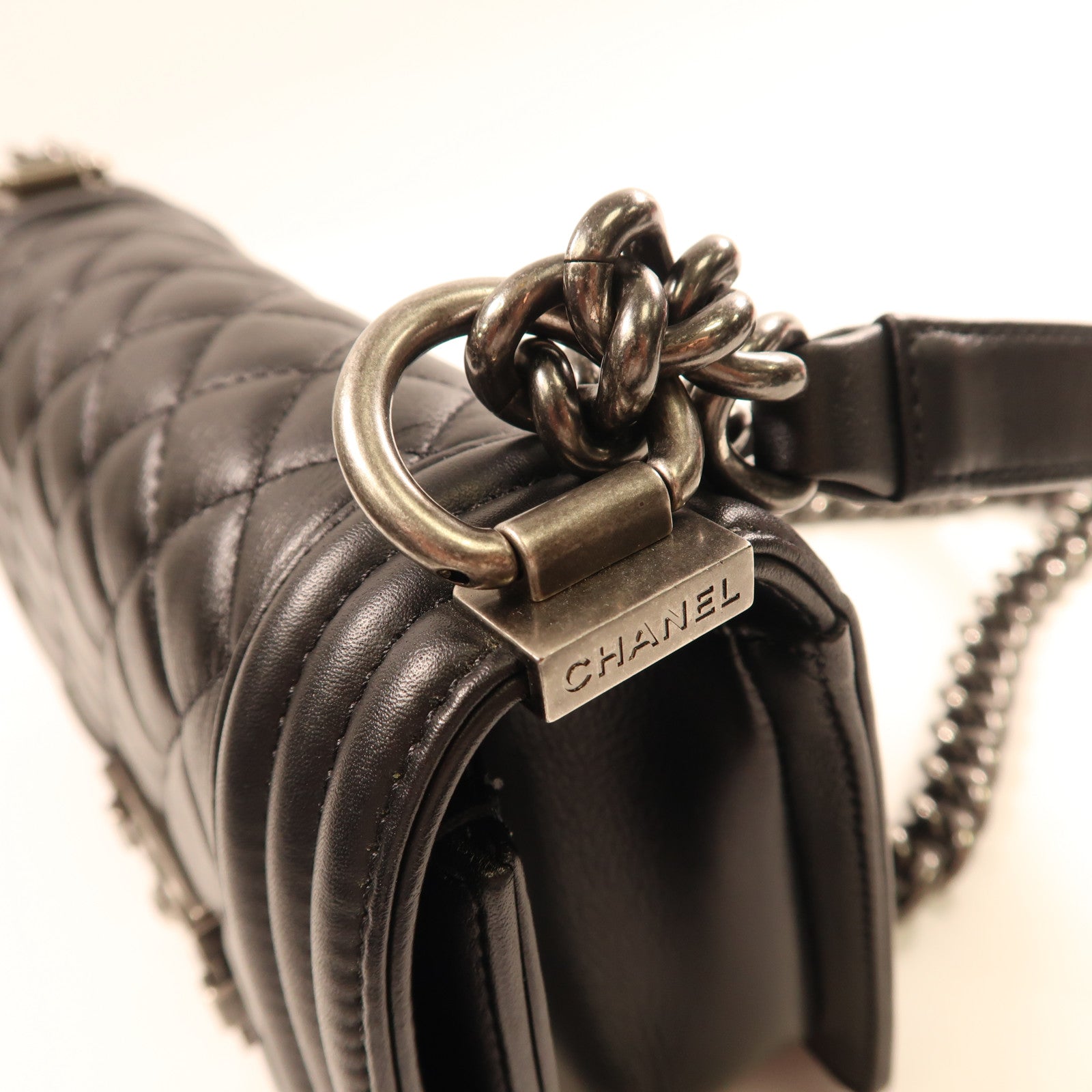 CHANEL 牛皮皮革Boy Chanel 20銀扣鏈帶肩背袋黑色