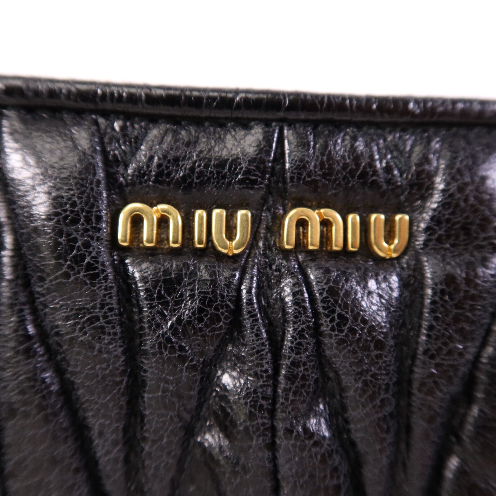 Miu Miu 羊皮皮革Wristlet金扣手拿包