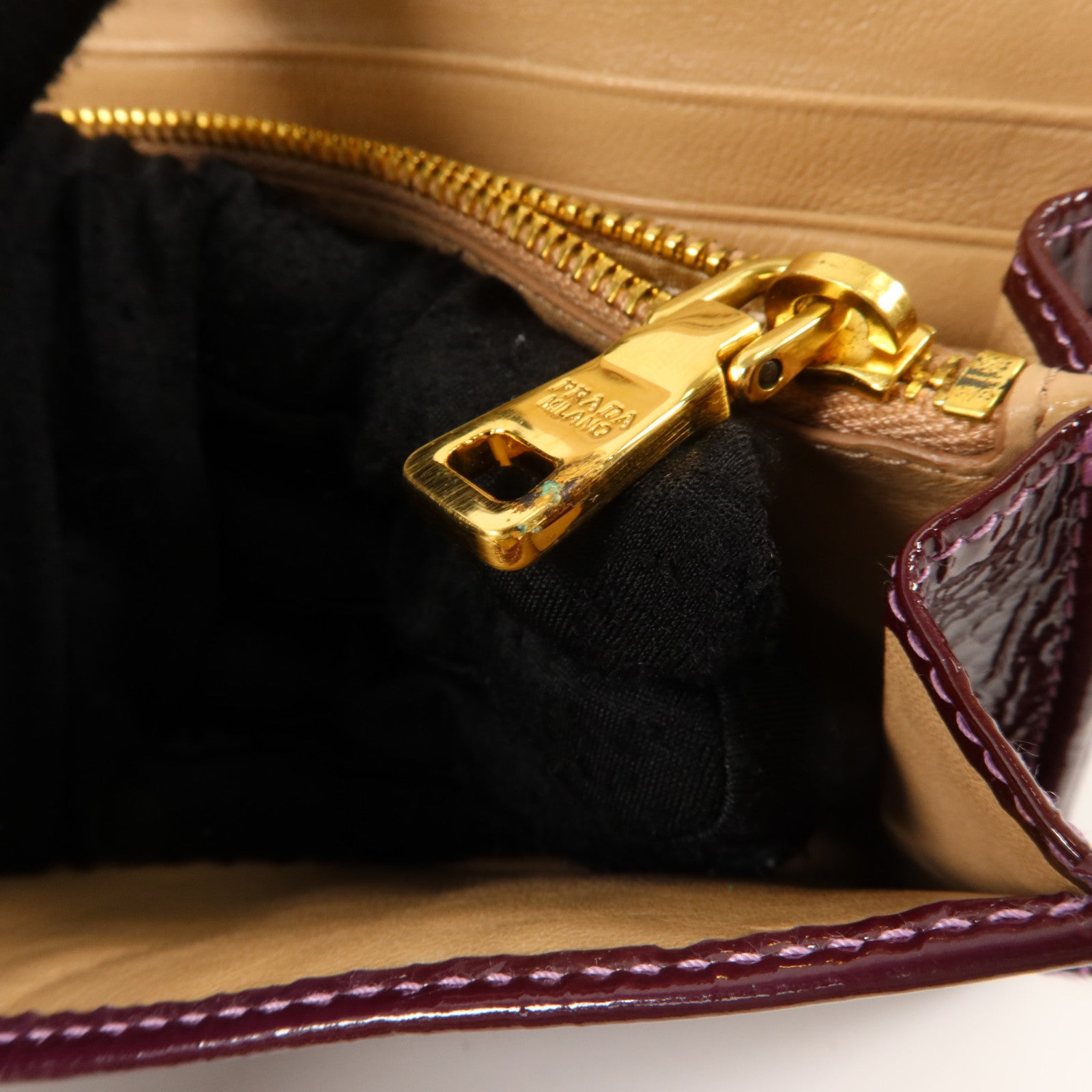 PRADA 漆皮皮革Long Wallet金扣長錢包