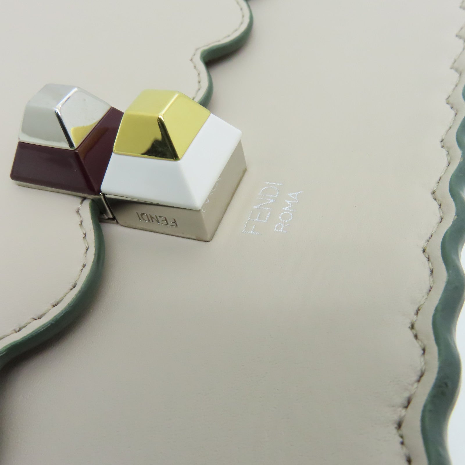 FENDI 【清倉大減價】牛皮皮革Kan I銀扣手挽肩背兩用袋米色