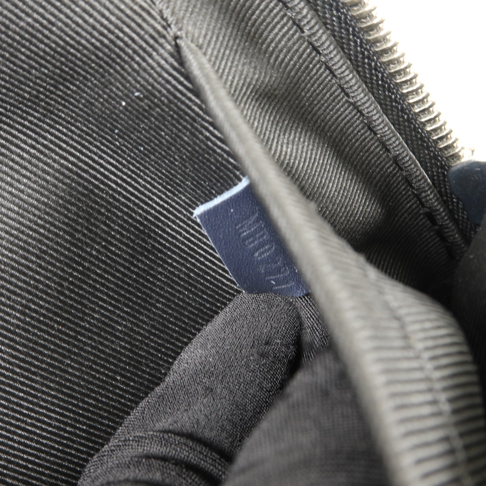 LOUIS VUITTON Damier Infini Avenue Sling肩背袋