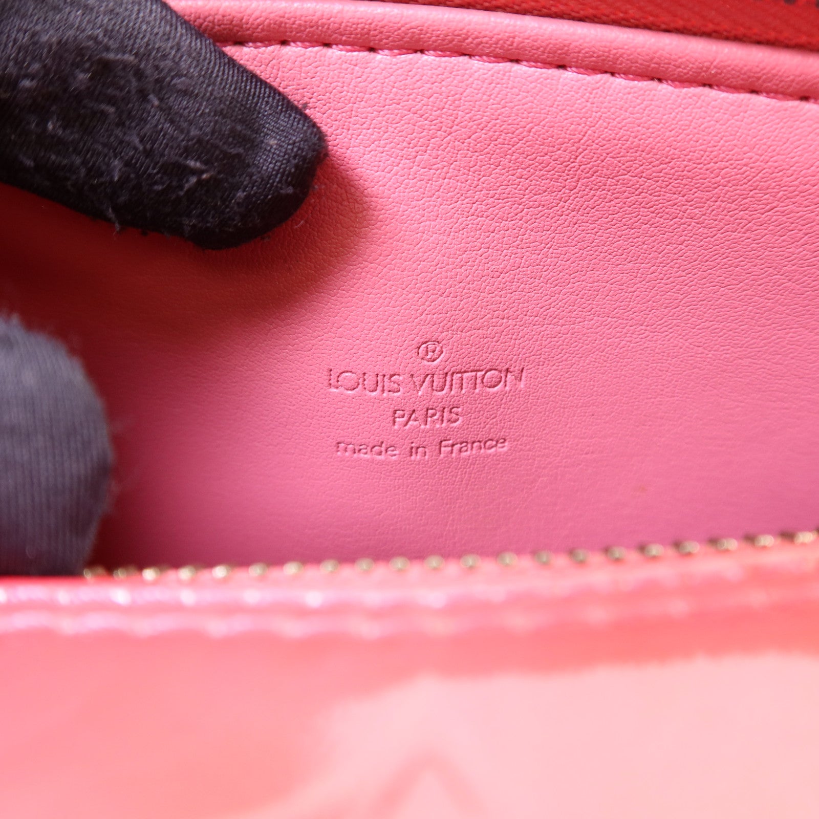 LOUIS VUITTON Vernis Bedford金扣肩背袋