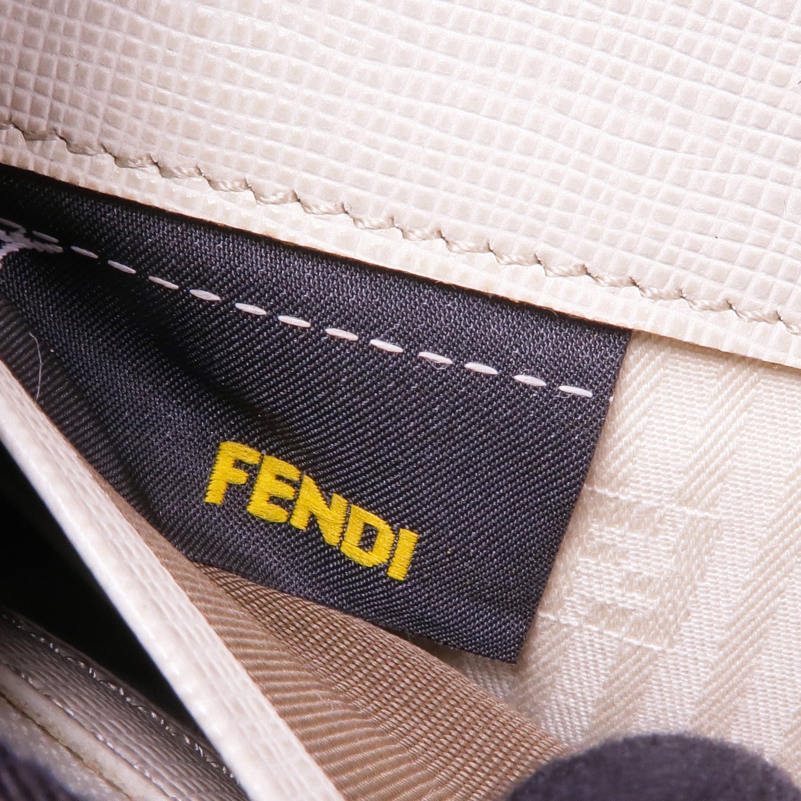 FENDI 皮革Long Wallet銀扣長錢包