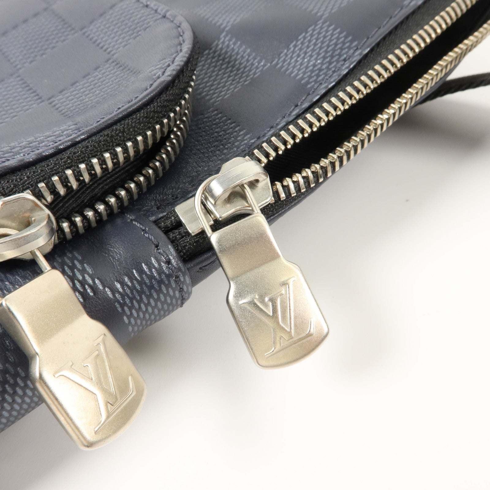 LOUIS VUITTON Damier Infini Avenue Sling肩背袋