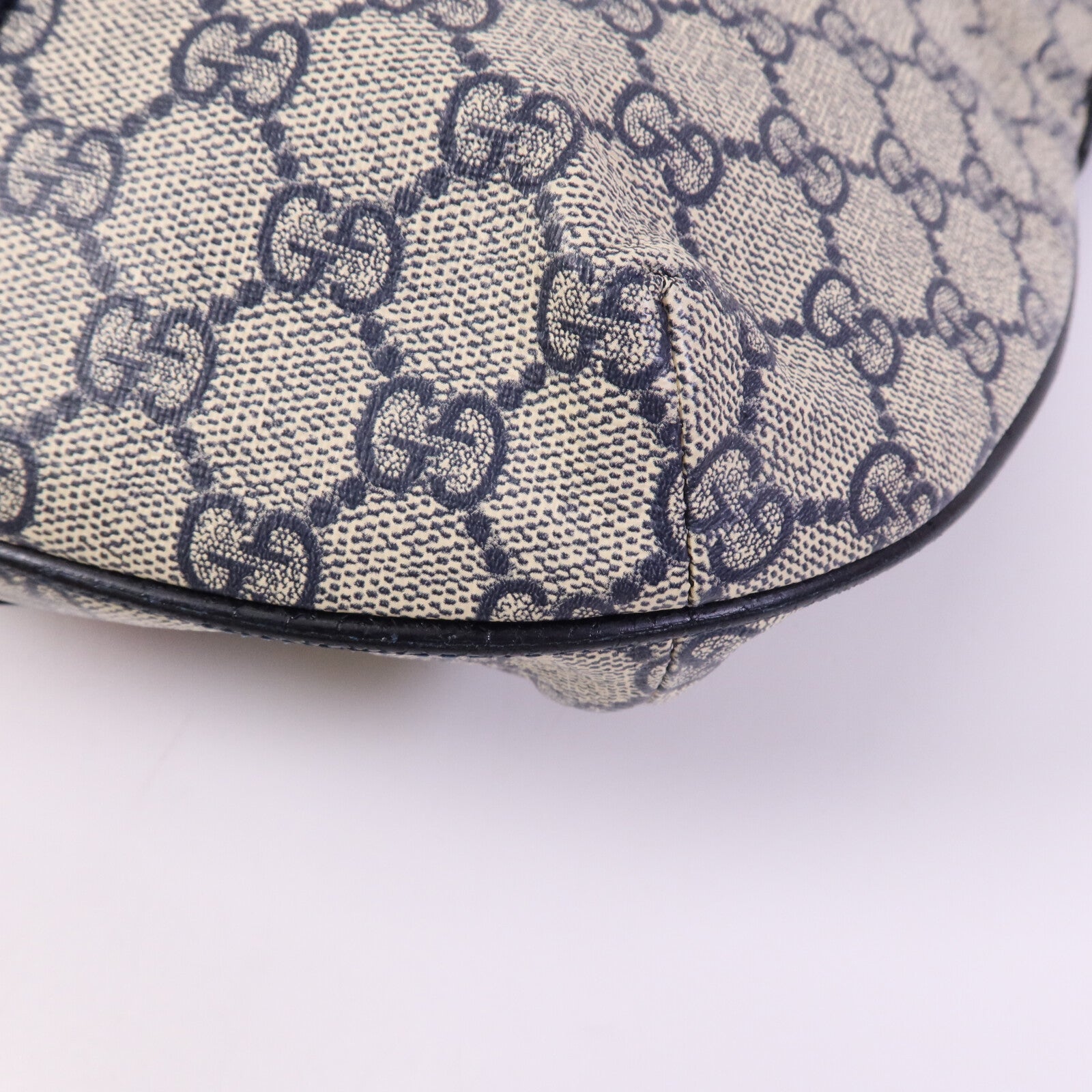 GUCCI 塗層帆布Ophidia GG銀扣肩背袋