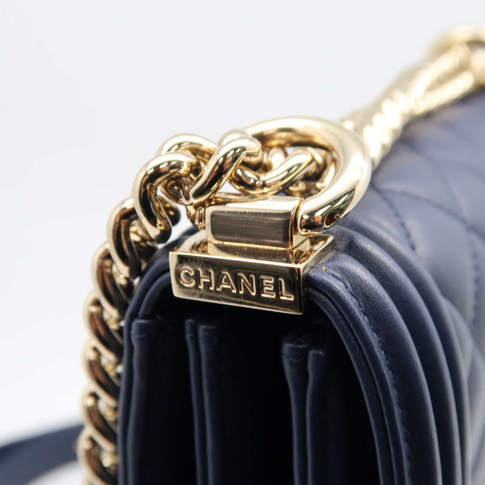 CHANEL 菱格牛皮皮革Boy North South Chain Shoulder Bag金扣鏈帶肩背袋藍色