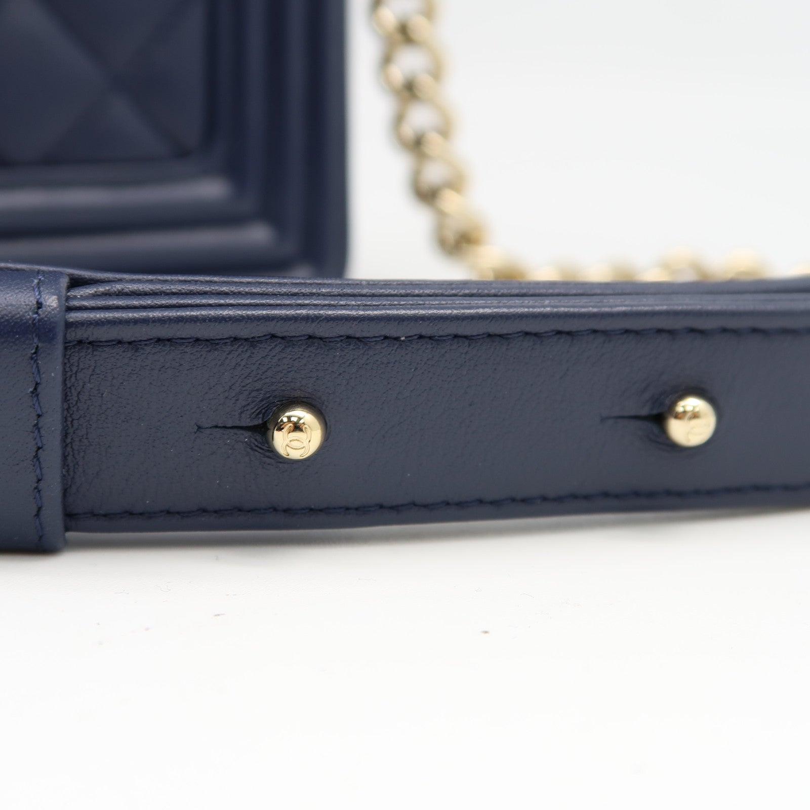 CHANEL 菱格牛皮皮革Boy North South Chain Shoulder Bag金扣鏈帶肩背袋藍色