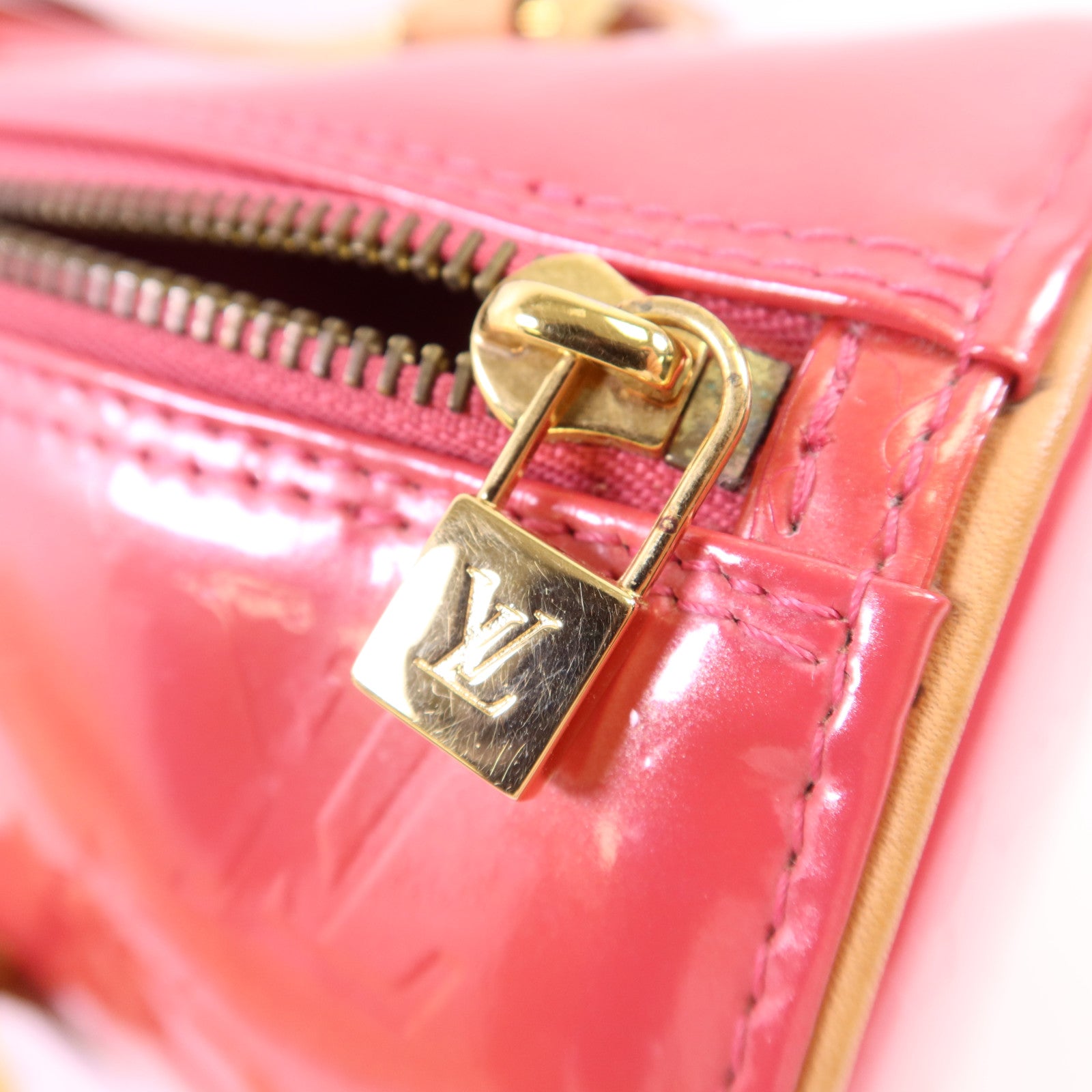 LOUIS VUITTON Vernis Bedford金扣肩背袋