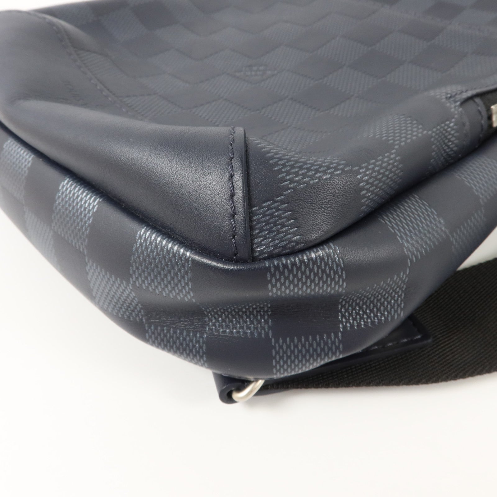 LOUIS VUITTON Damier Infini Avenue Sling肩背袋