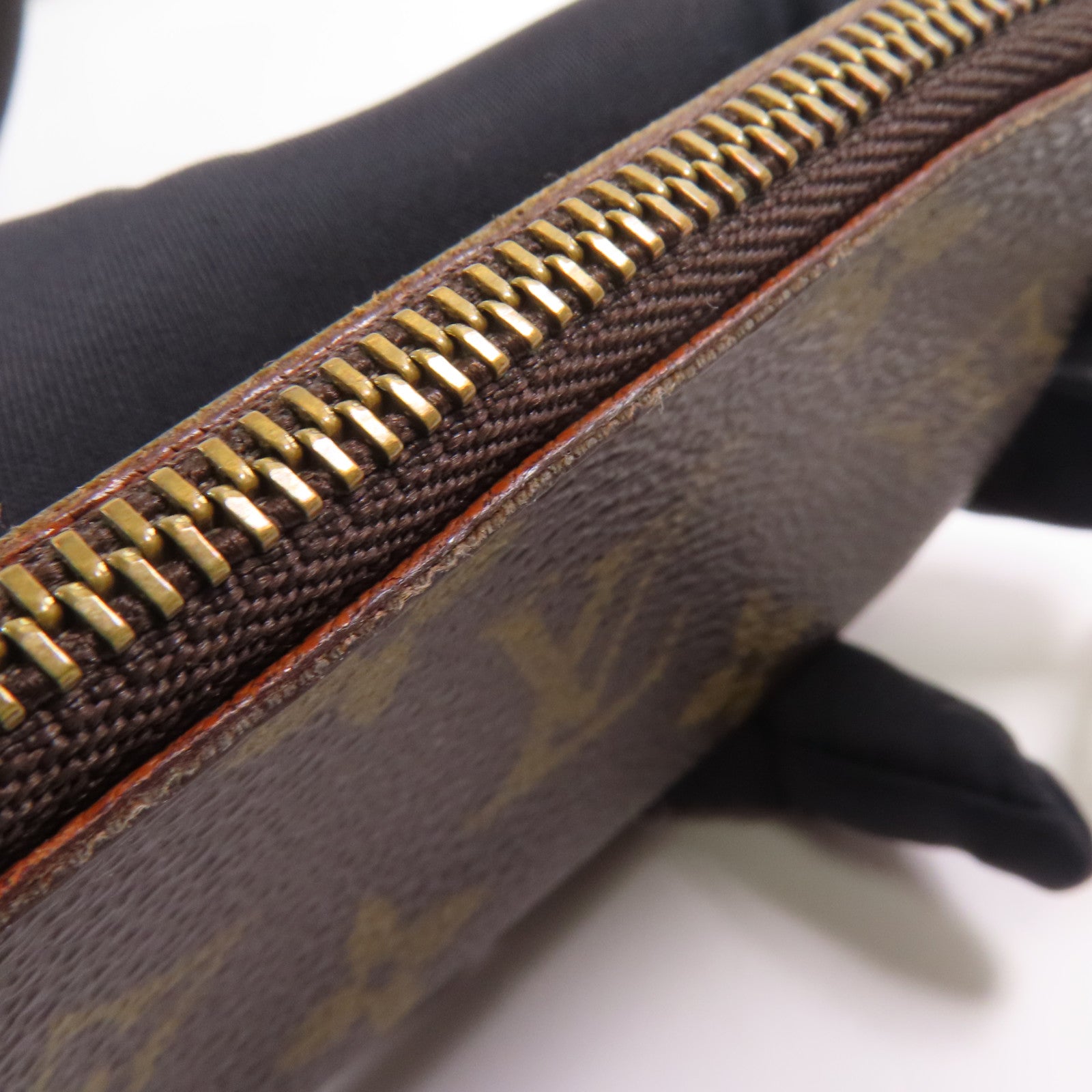 LOUIS VUITTON Monogram Key Pouch金扣鎖匙包