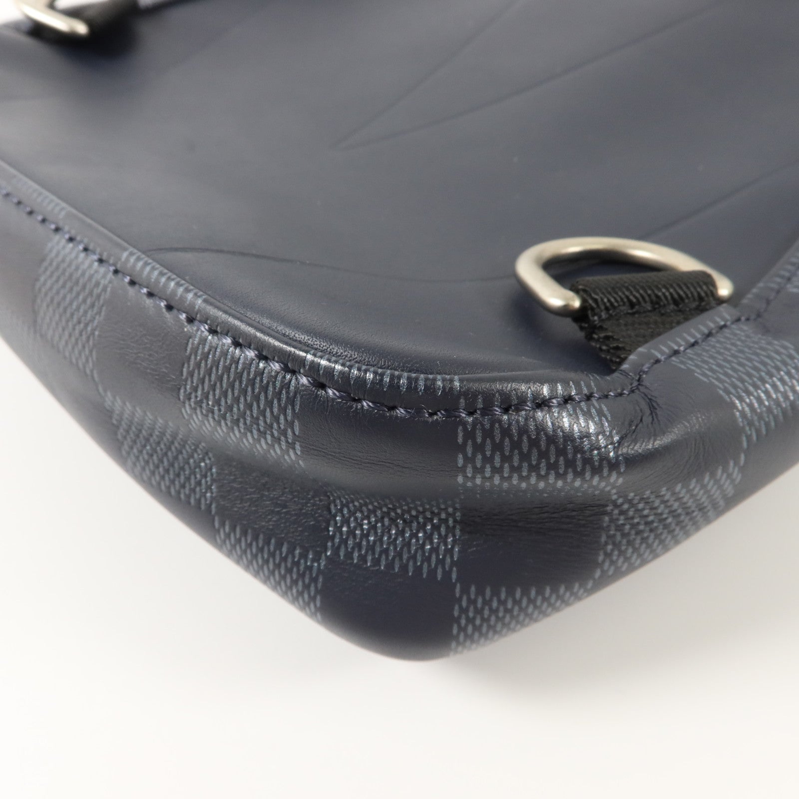 LOUIS VUITTON Damier Infini Avenue Sling肩背袋