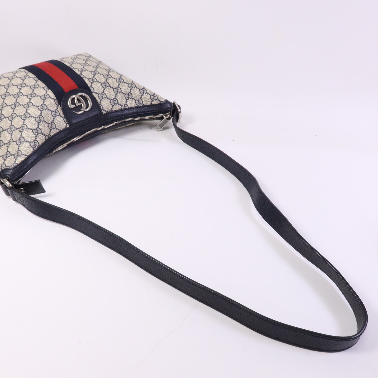 GUCCI 塗層帆布Ophidia GG銀扣肩背袋
