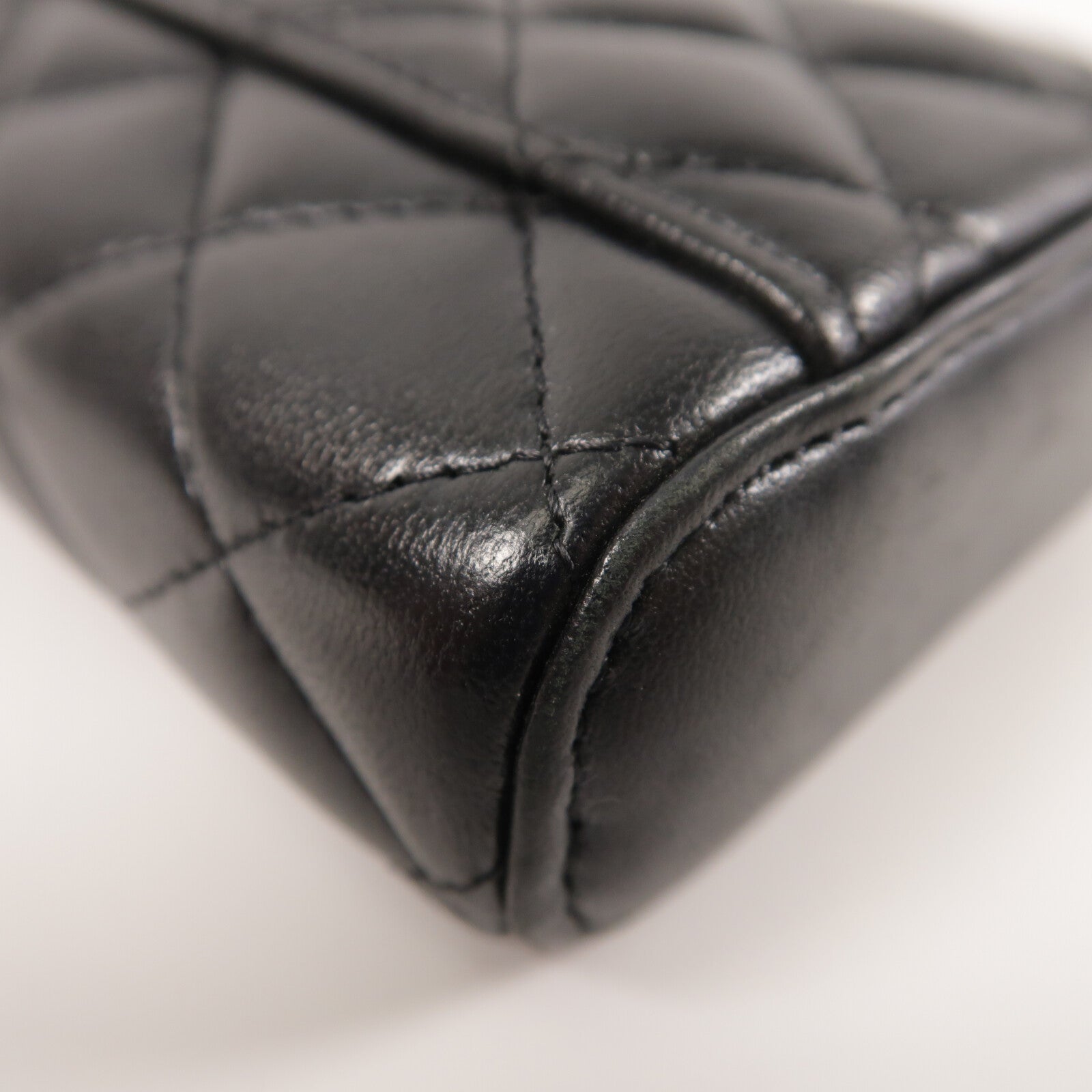 CHANEL 羊皮皮革Phone Case金扣鏈帶肩背袋