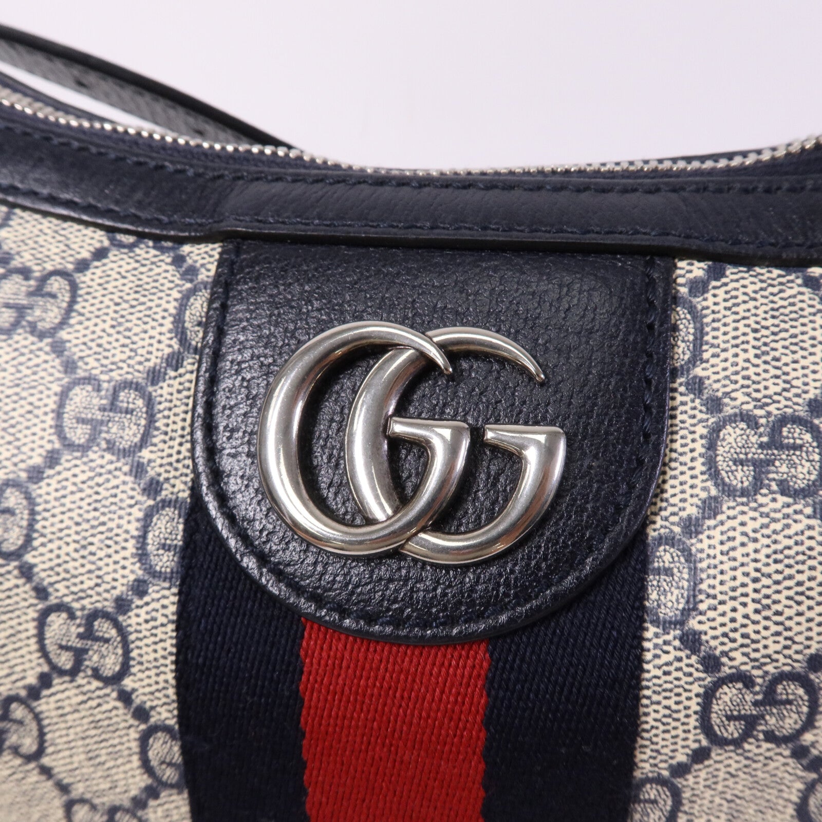 GUCCI 塗層帆布Ophidia GG銀扣肩背袋